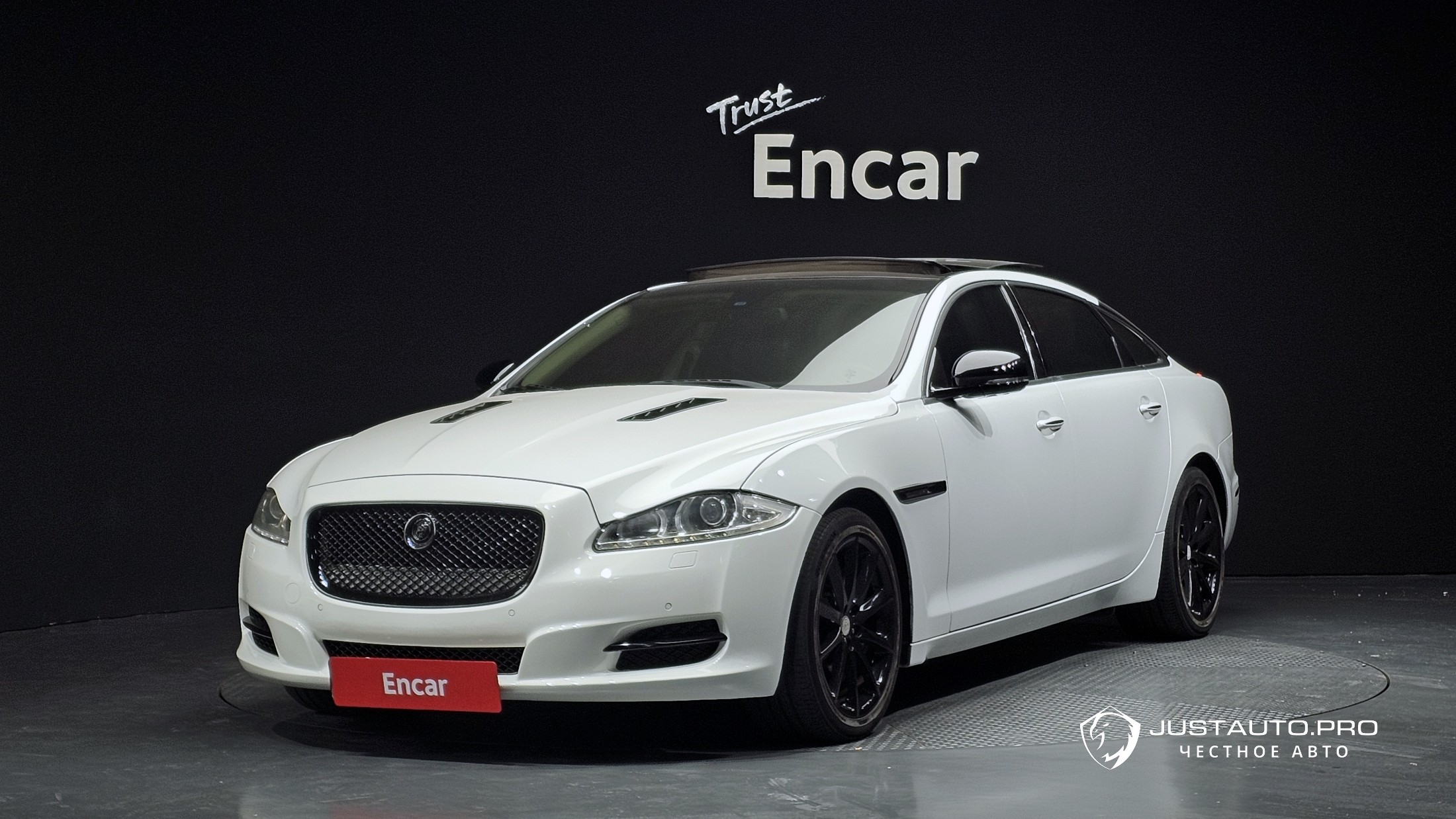 Автомобиль Jaguar XJ
