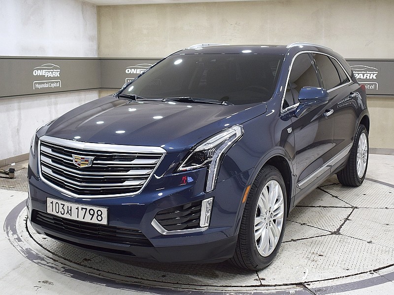 Автомобиль Cadillac XT5