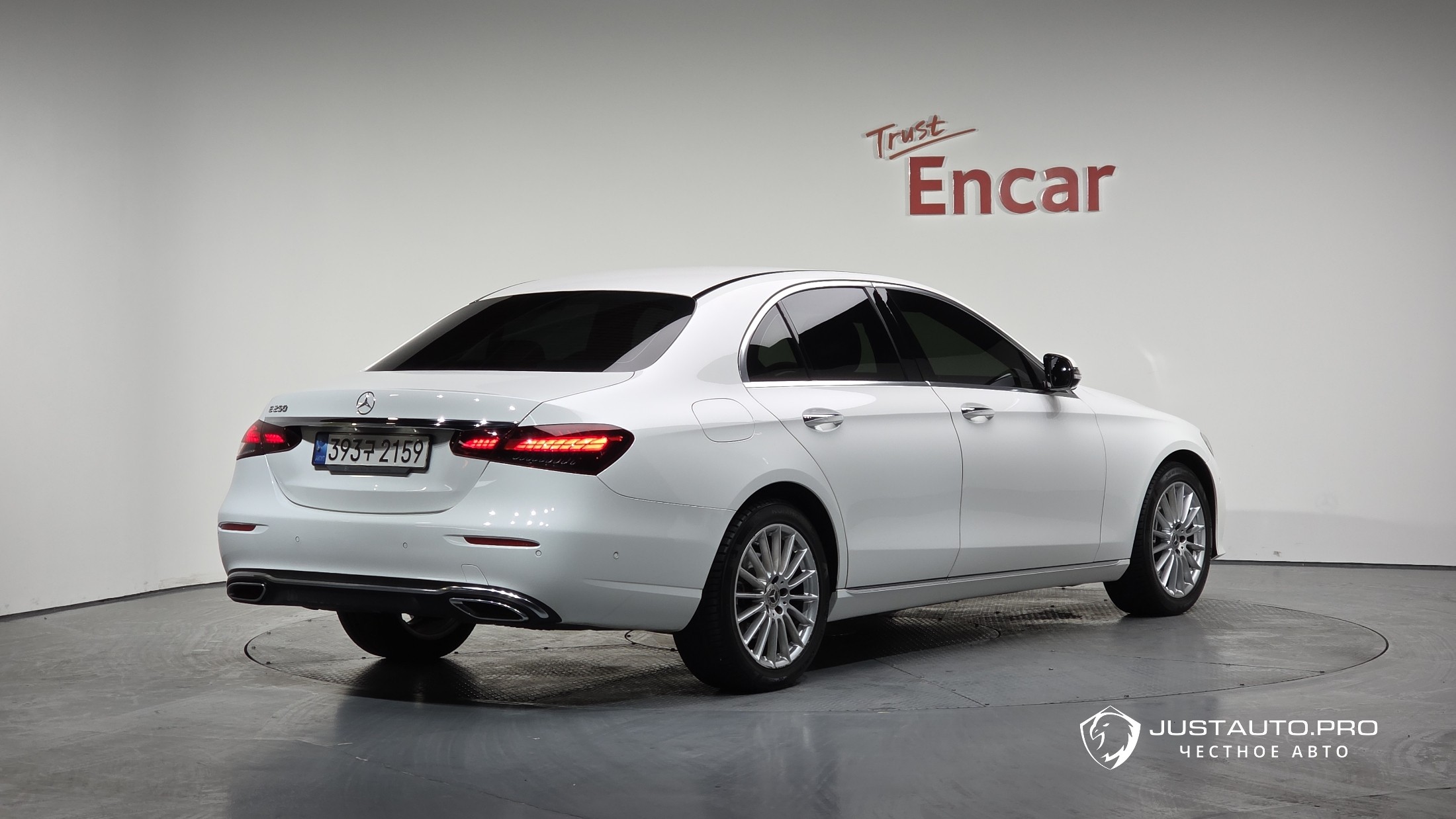 Автомобиль Mercedes-Benz E-Class