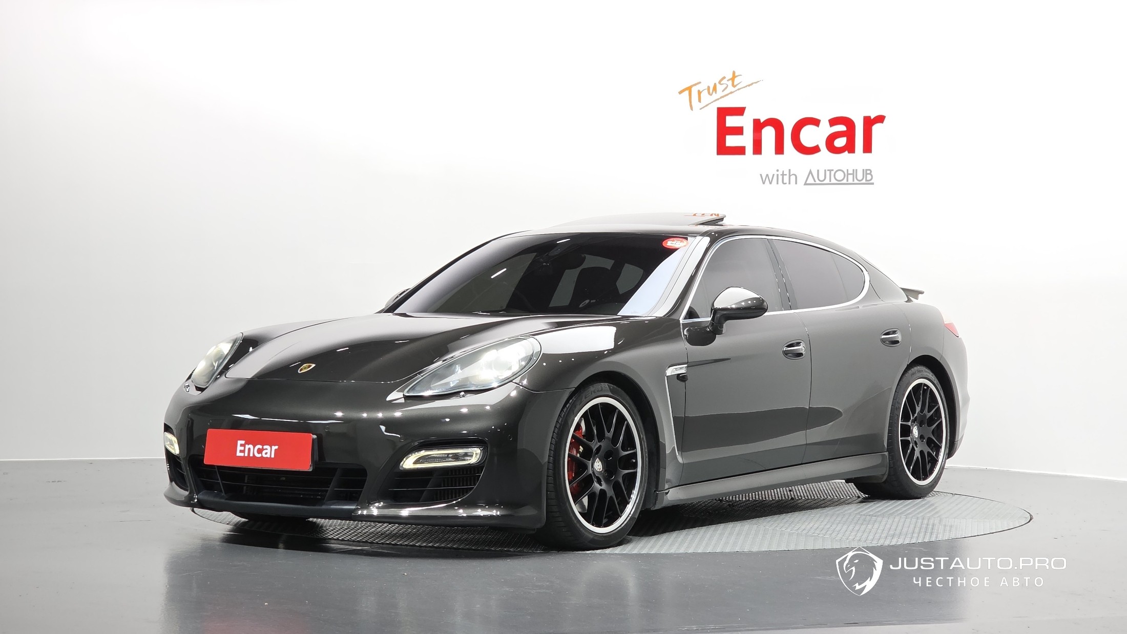 Автомобиль Porsche Panamera