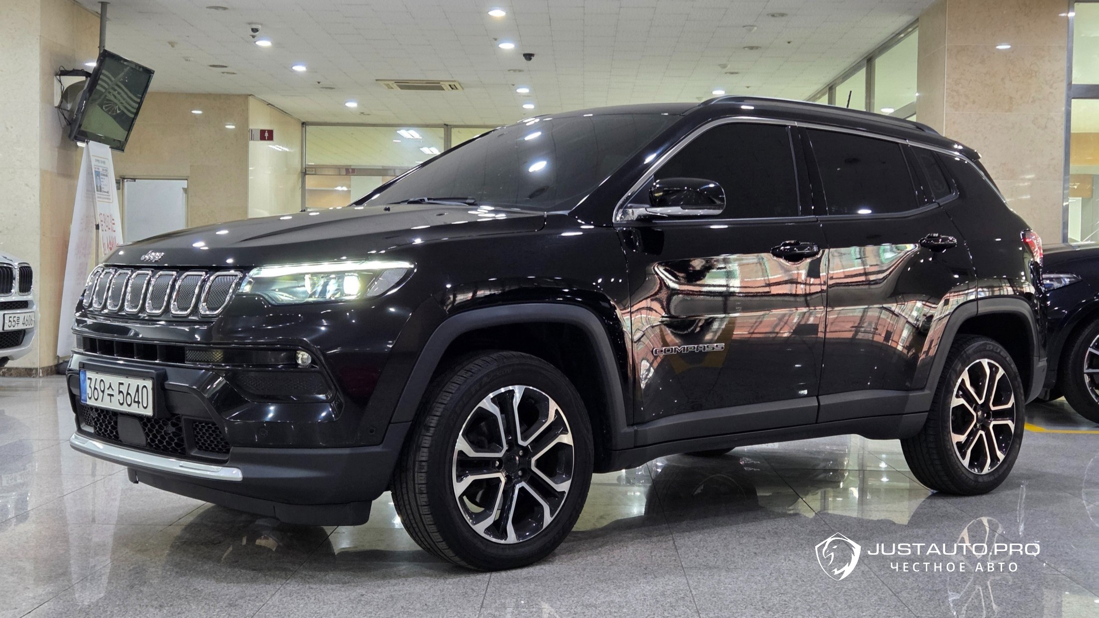 Автомобиль Jeep Compass