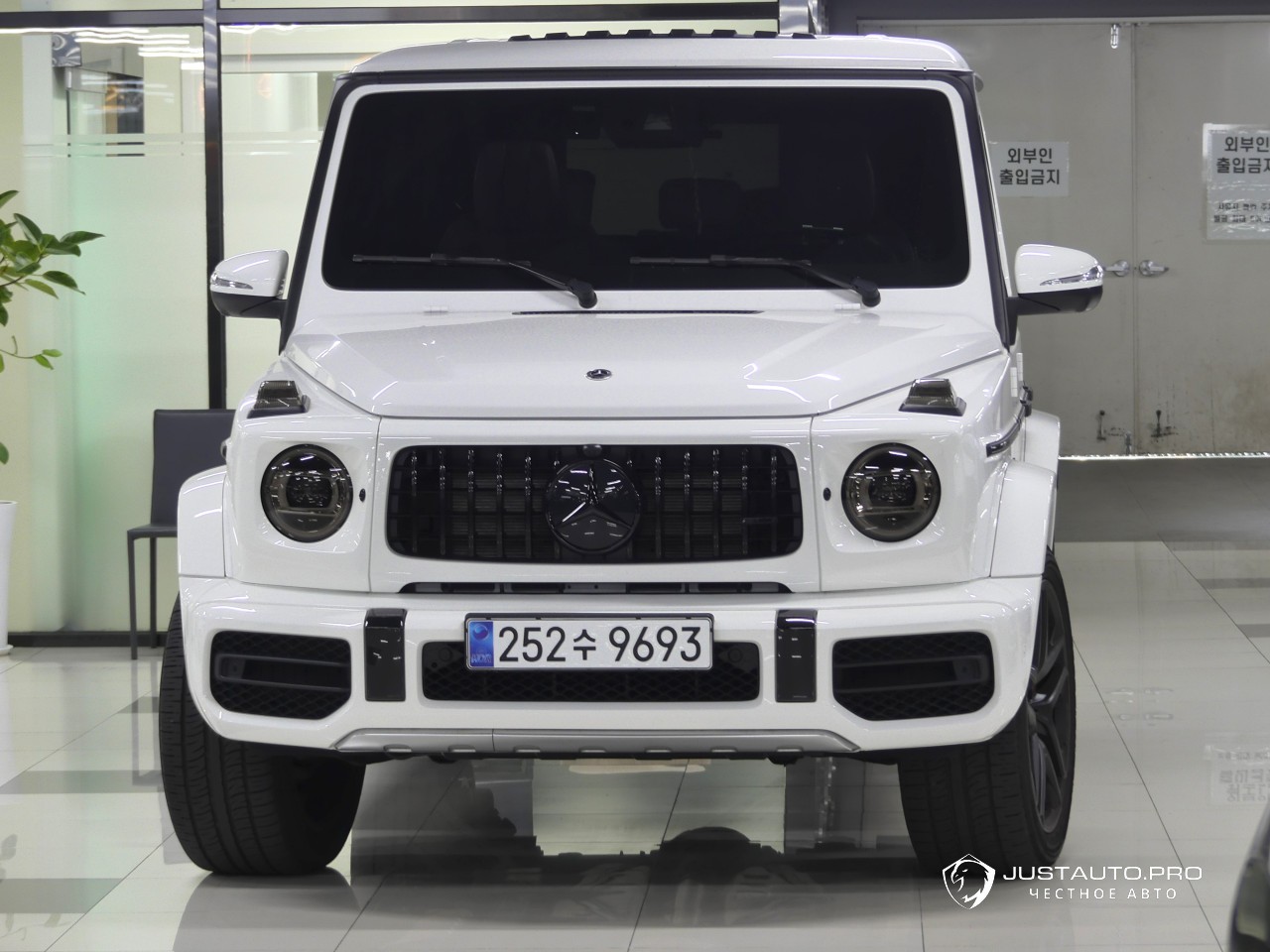 Автомобиль Mercedes-Benz G-Class