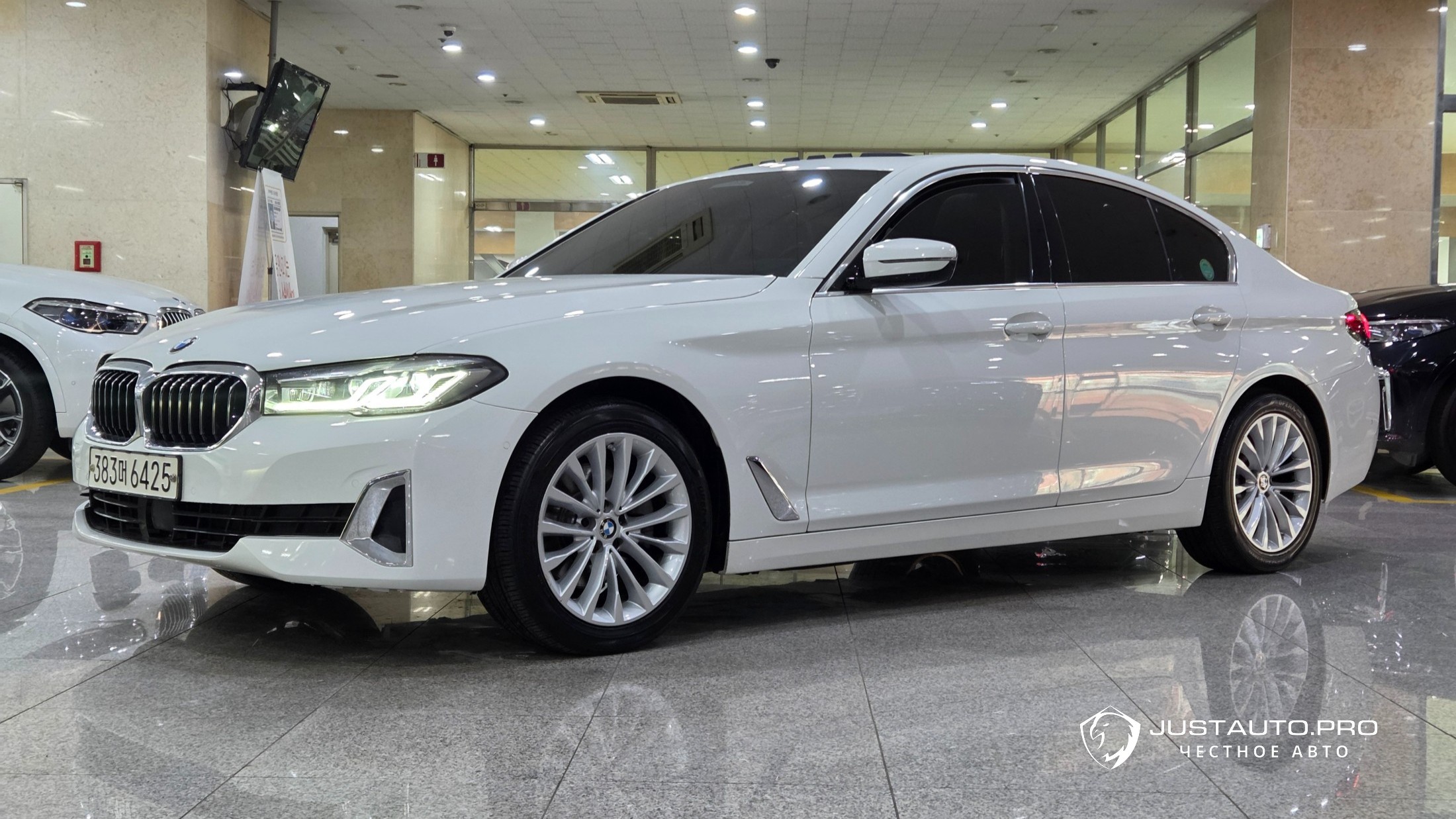 Автомобиль BMW 5-Series