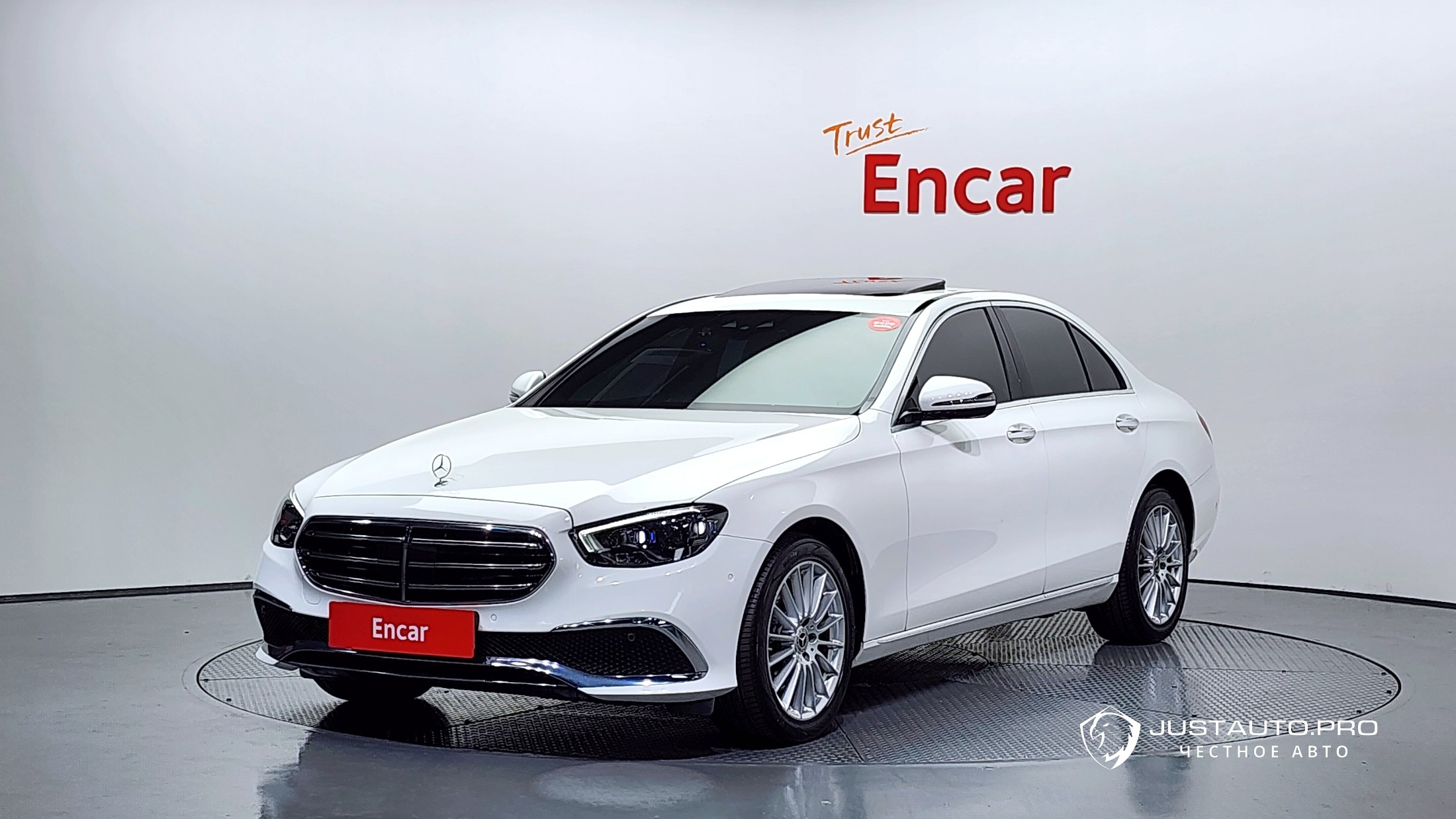 Автомобиль Mercedes-Benz E-Class