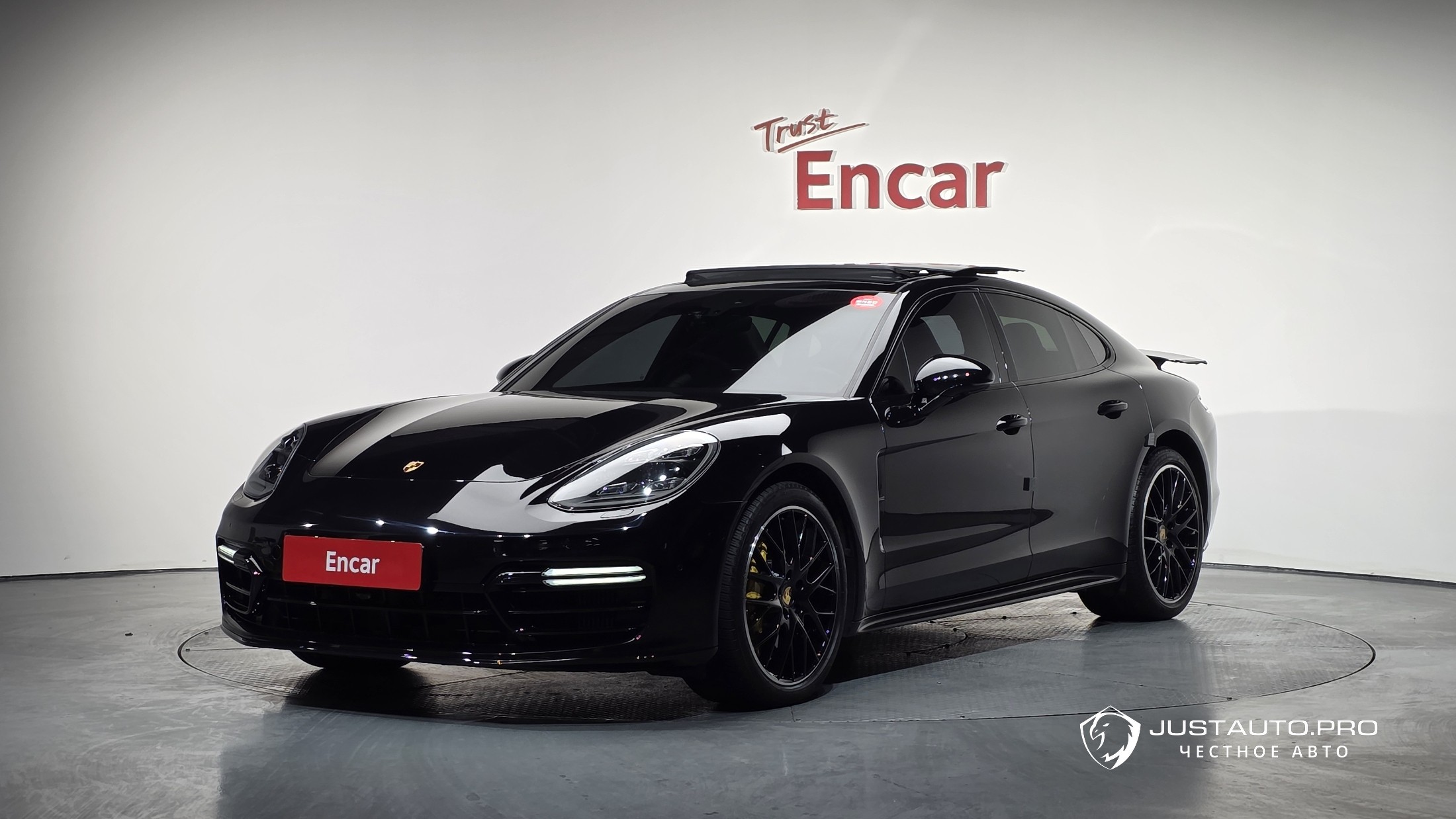 Автомобиль Porsche Panamera