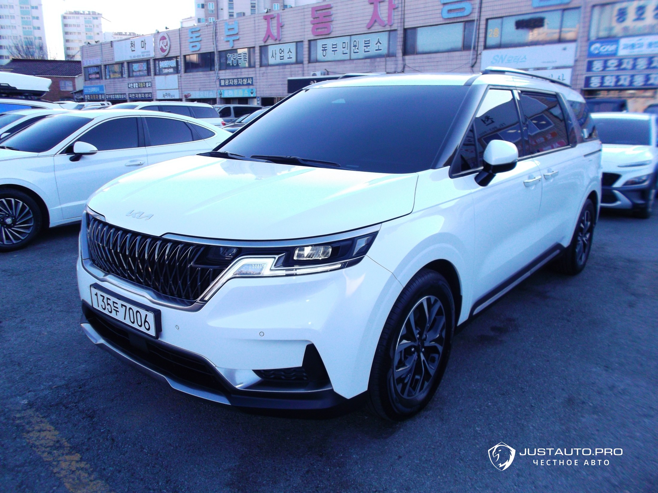 Автомобиль Kia Canival