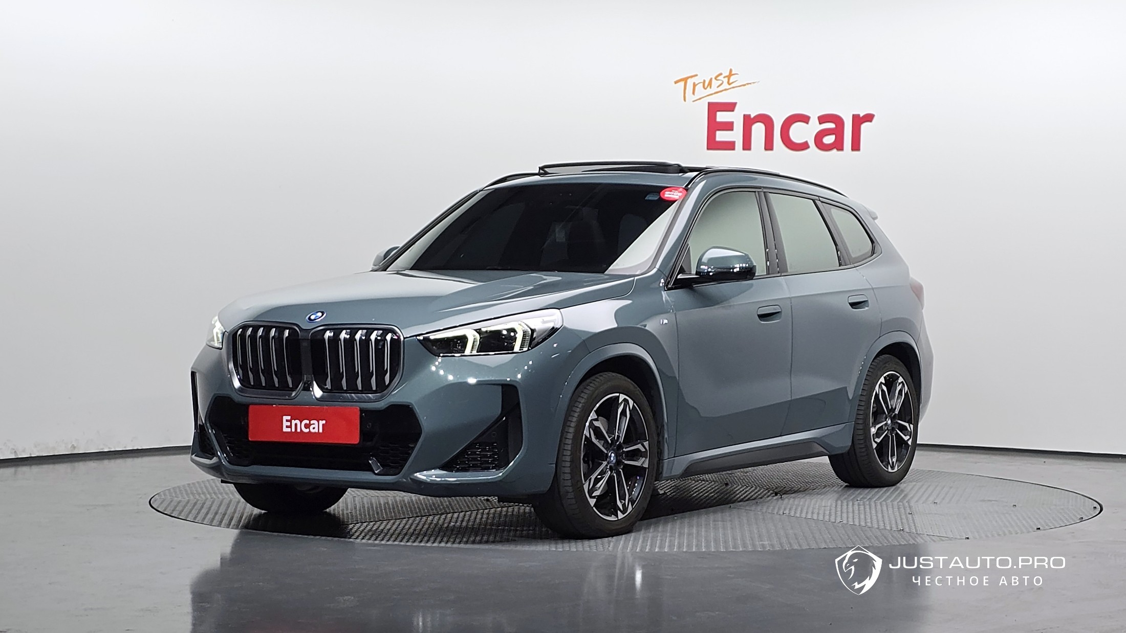 Автомобиль BMW iX1