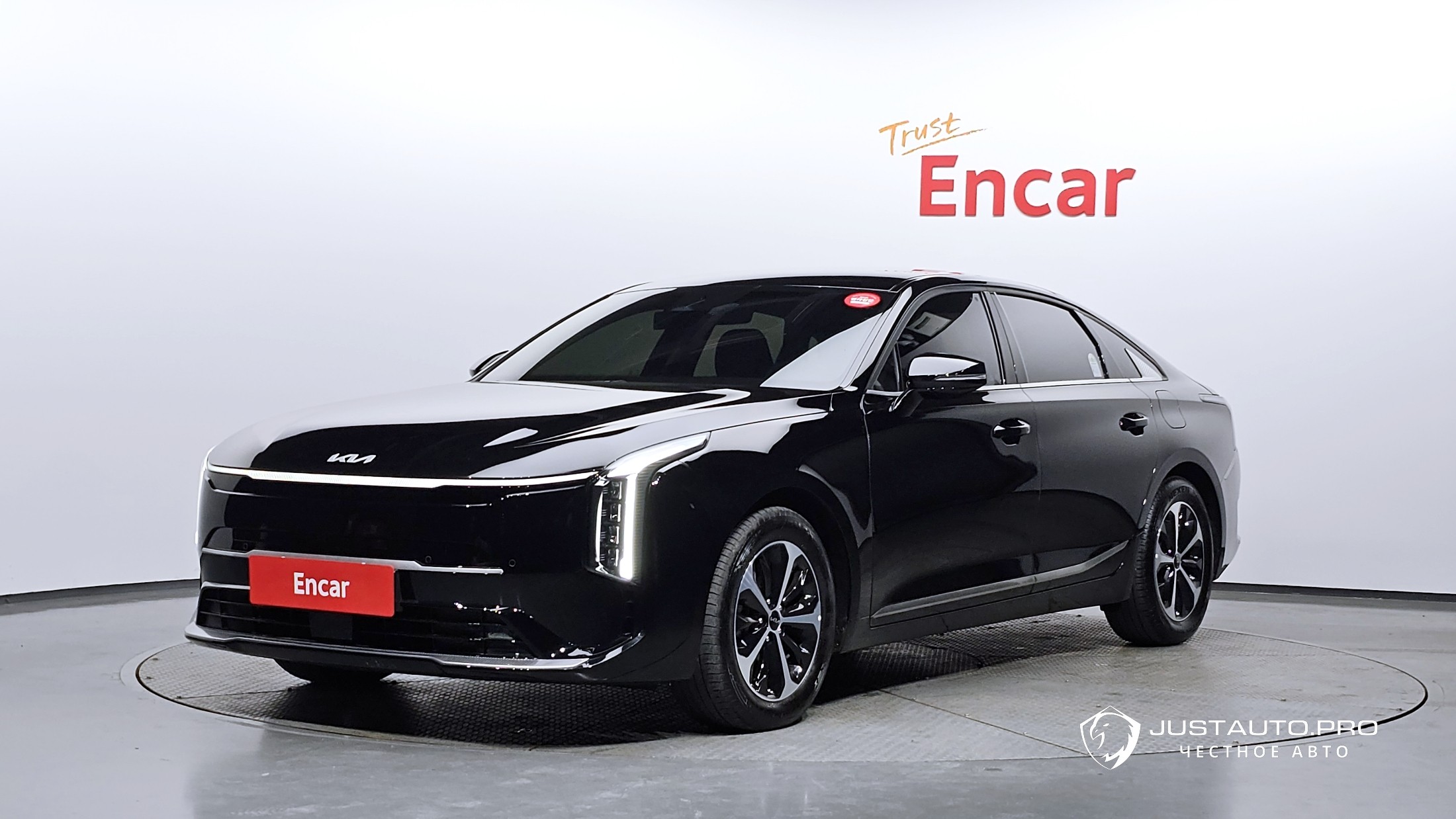 Автомобиль Kia K8
