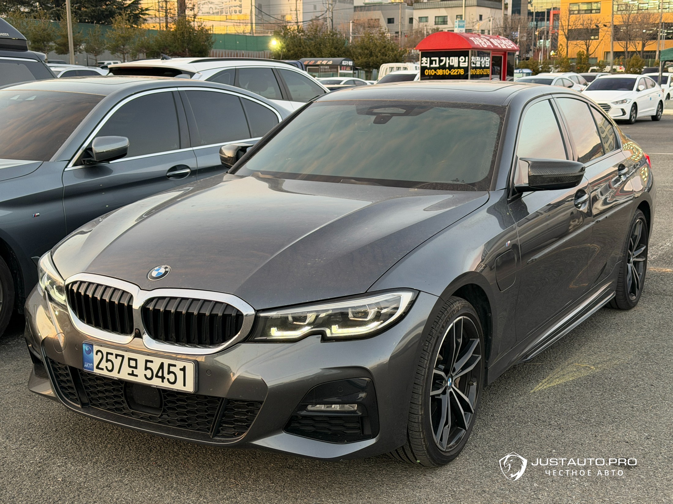 Автомобиль BMW 3-Series