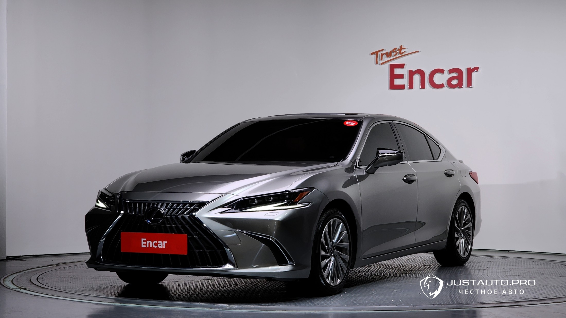 Автомобиль Lexus ES