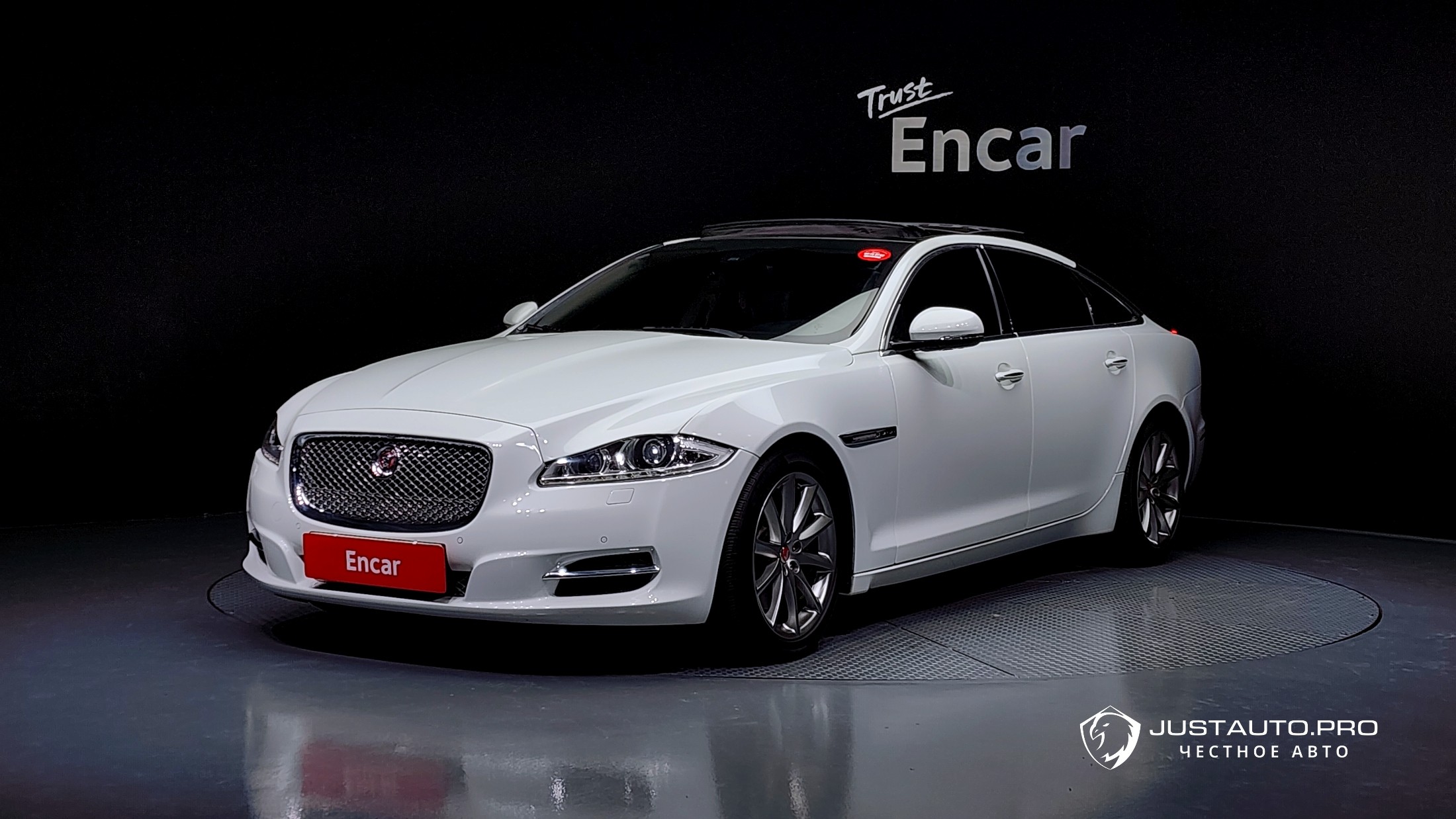 Автомобиль Jaguar XJ