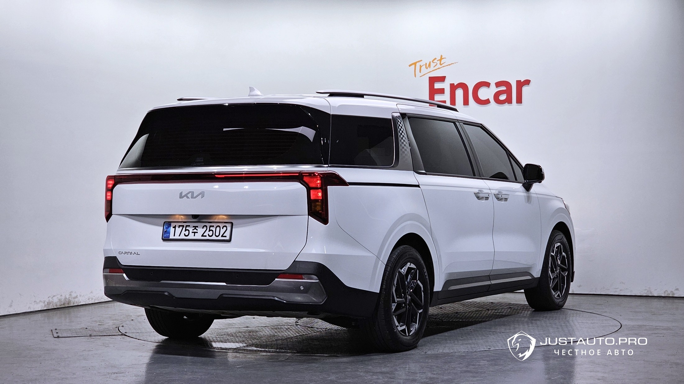 Автомобиль Kia Canival