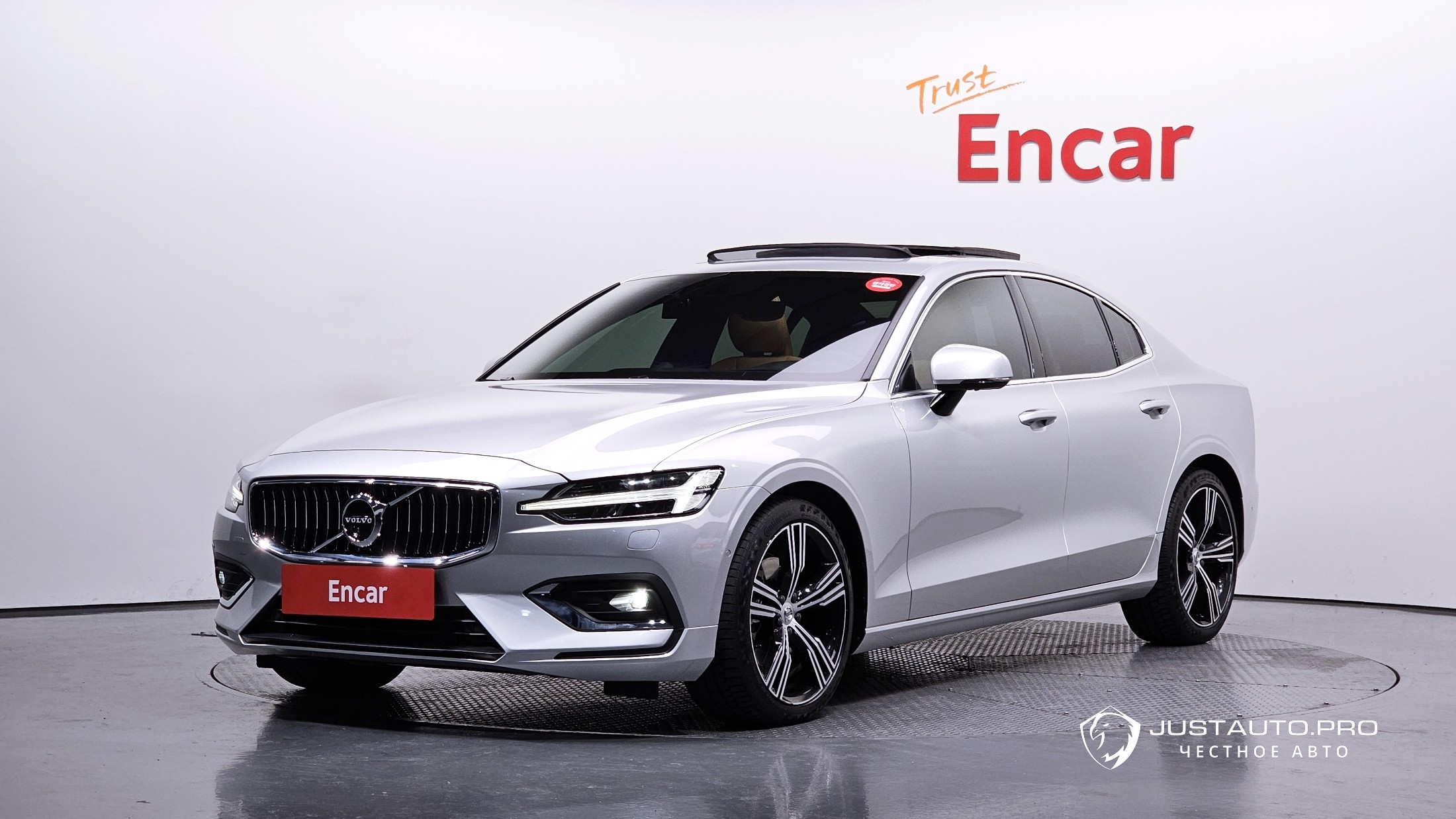 Автомобиль Volvo S60