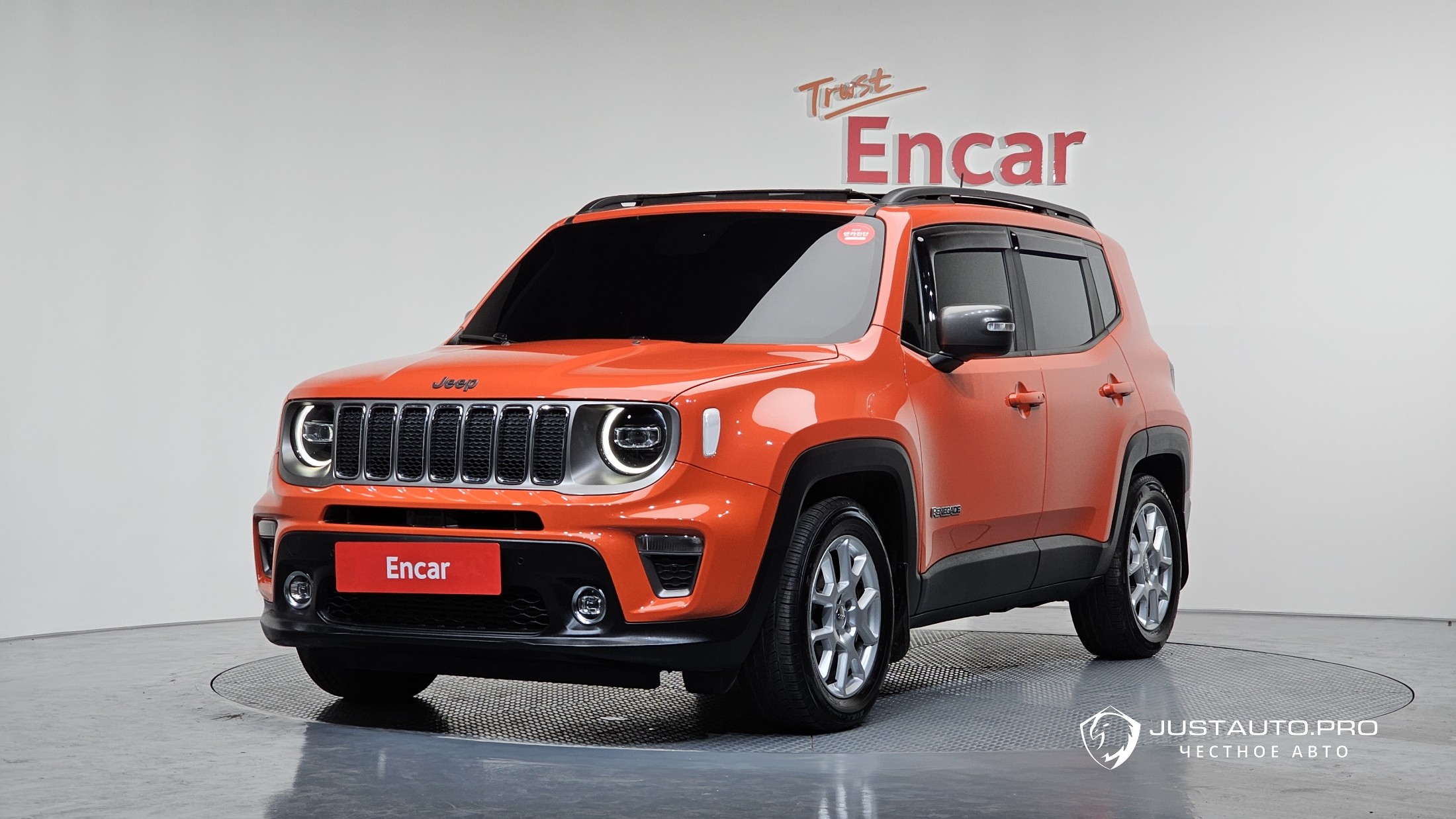 Автомобиль Jeep Renegade