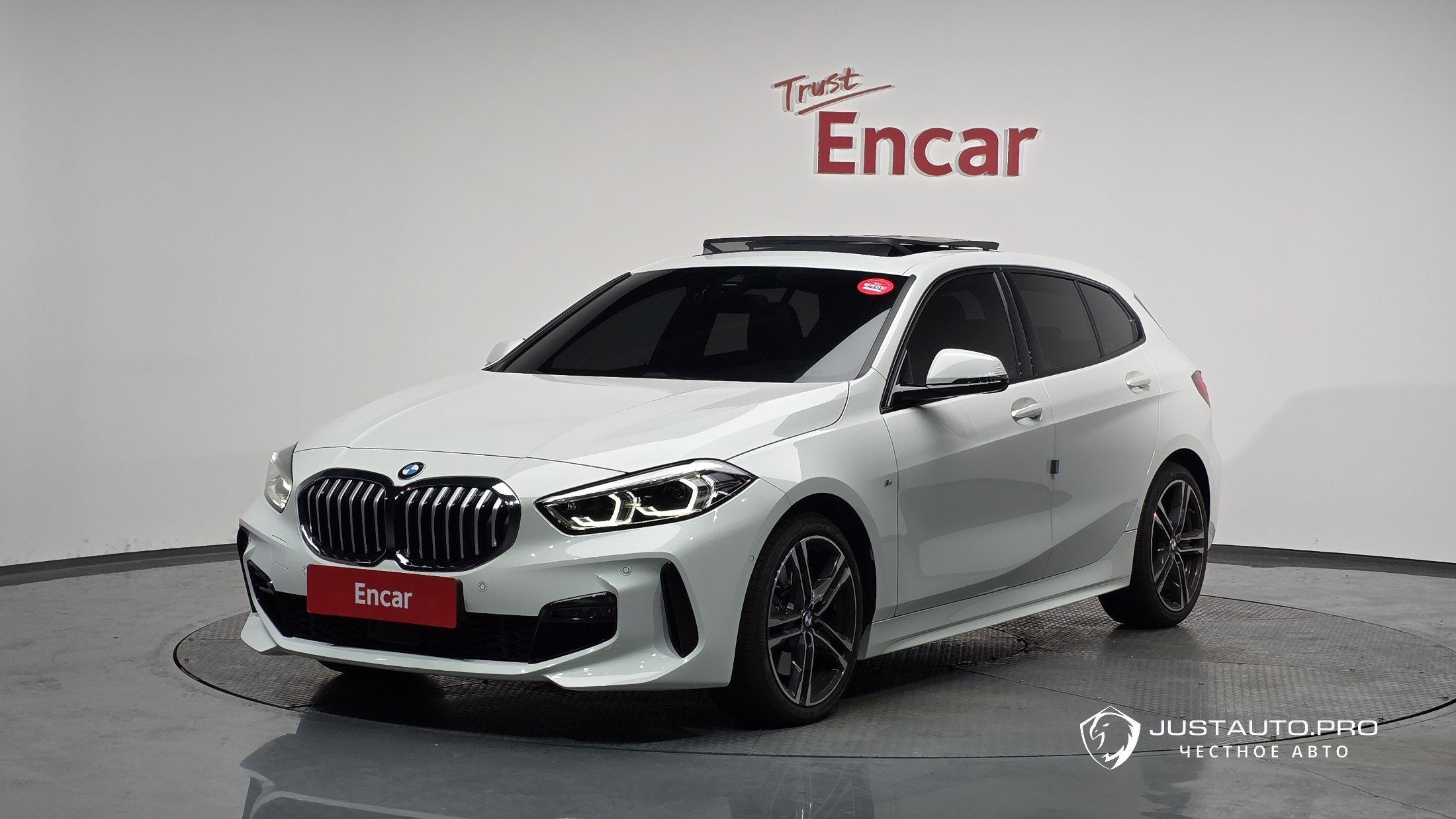 Автомобиль BMW 1-Series