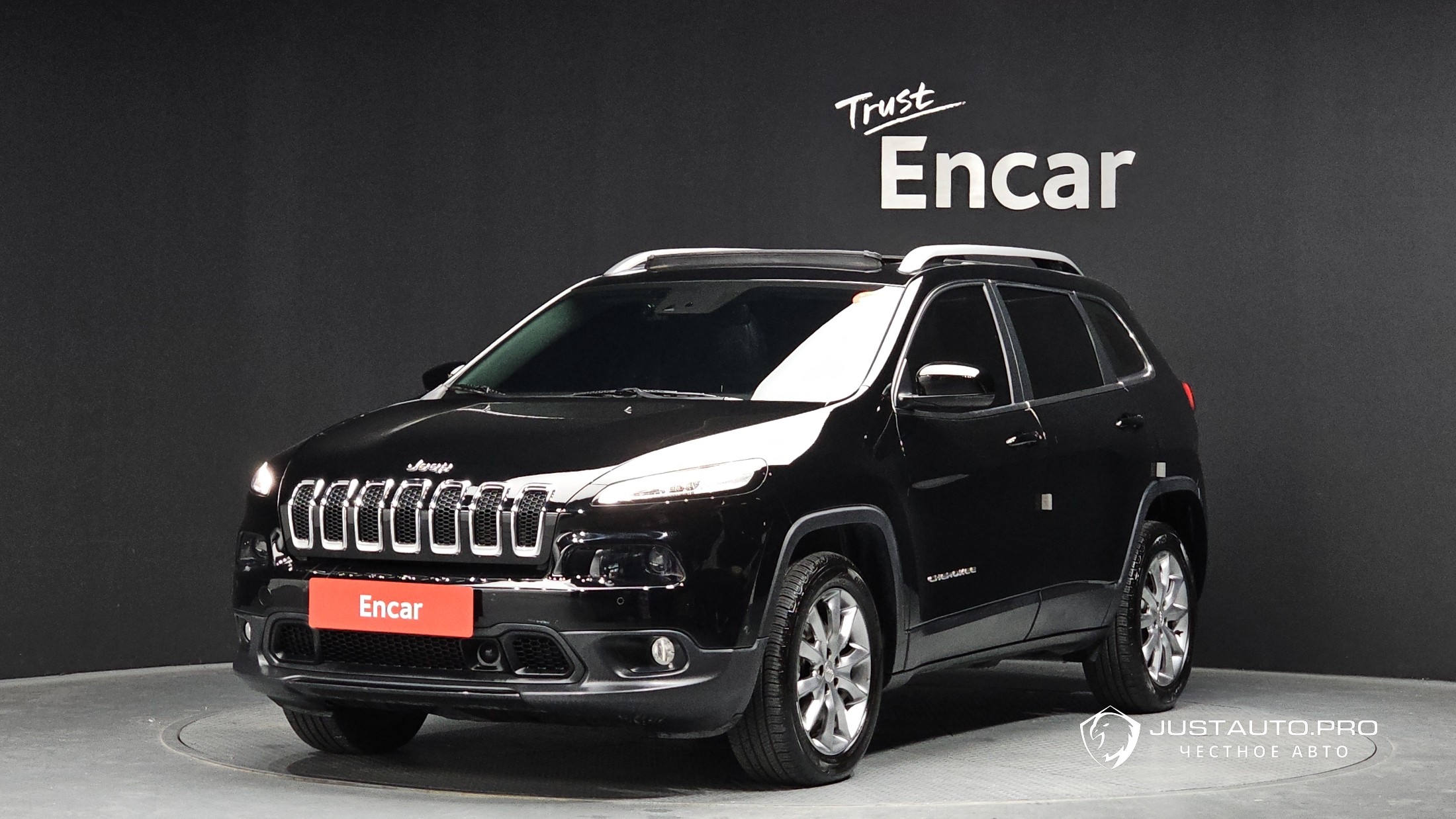 Автомобиль Jeep Cherokee
