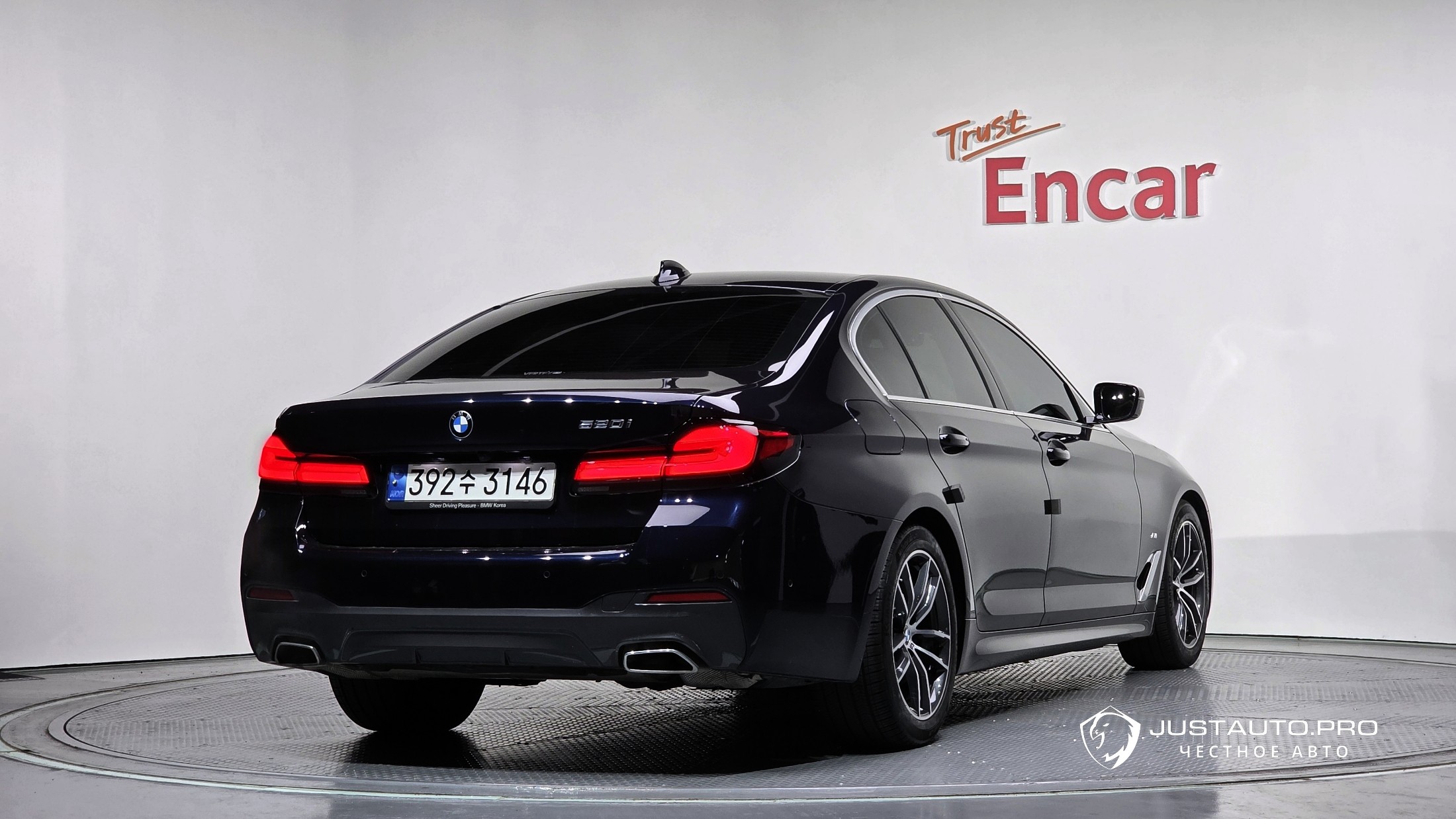 Автомобиль BMW 5-Series