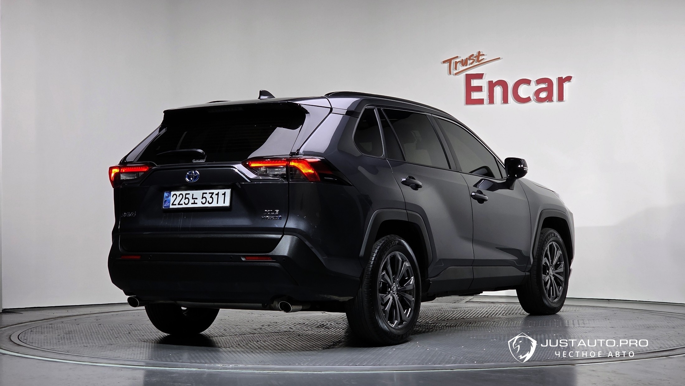 Автомобиль Toyota RAV4