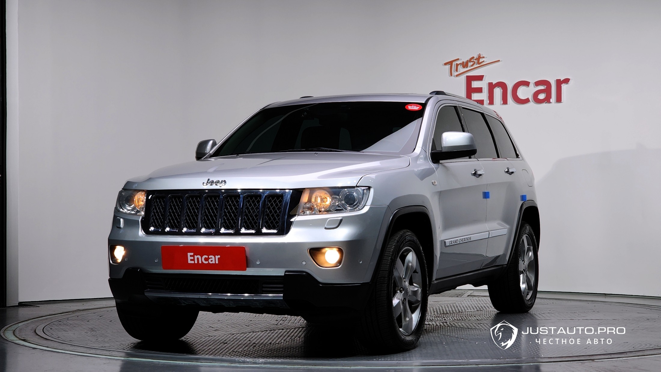 Автомобиль Jeep Cherokee