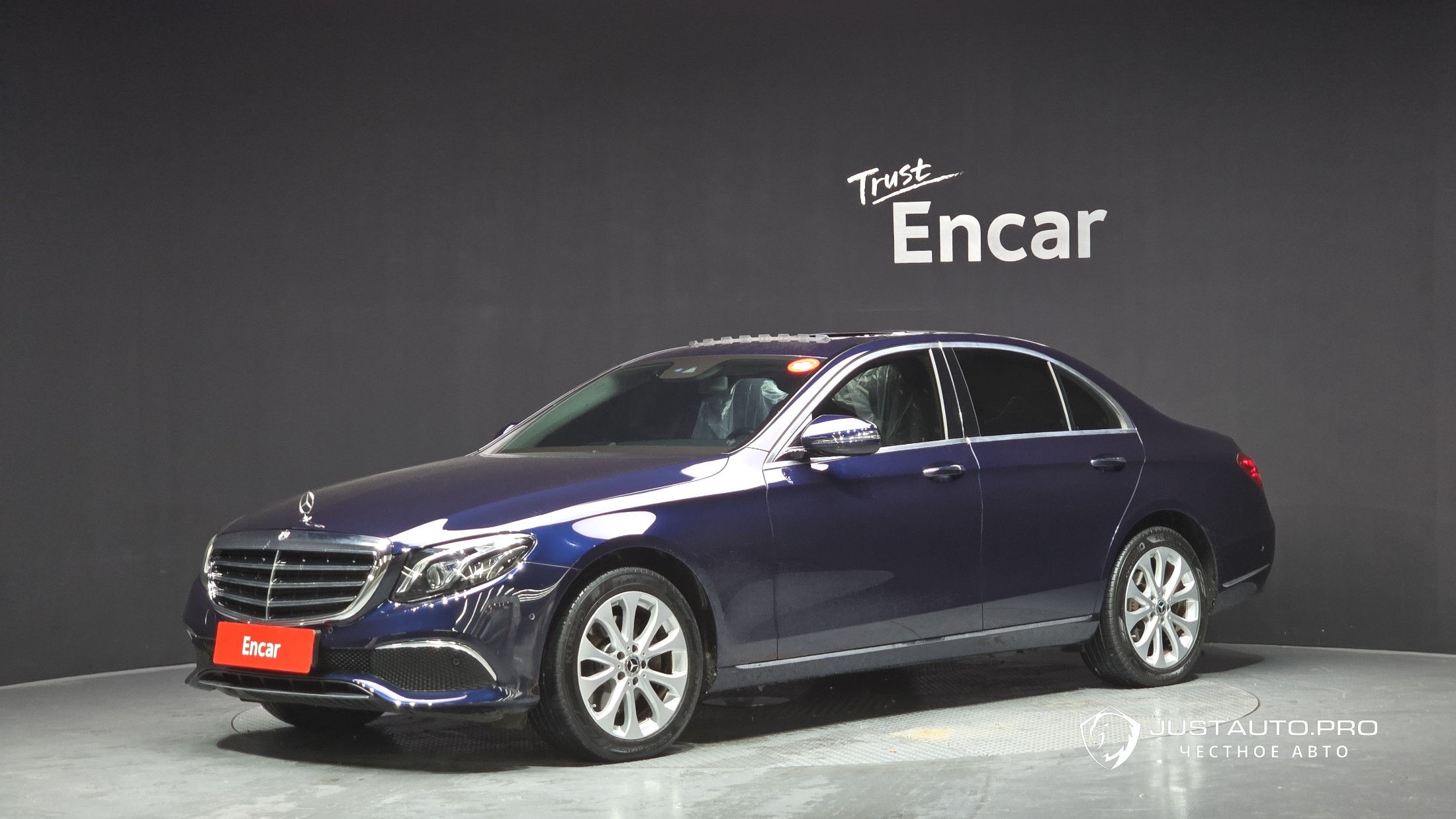 Автомобиль Mercedes-Benz E-Class