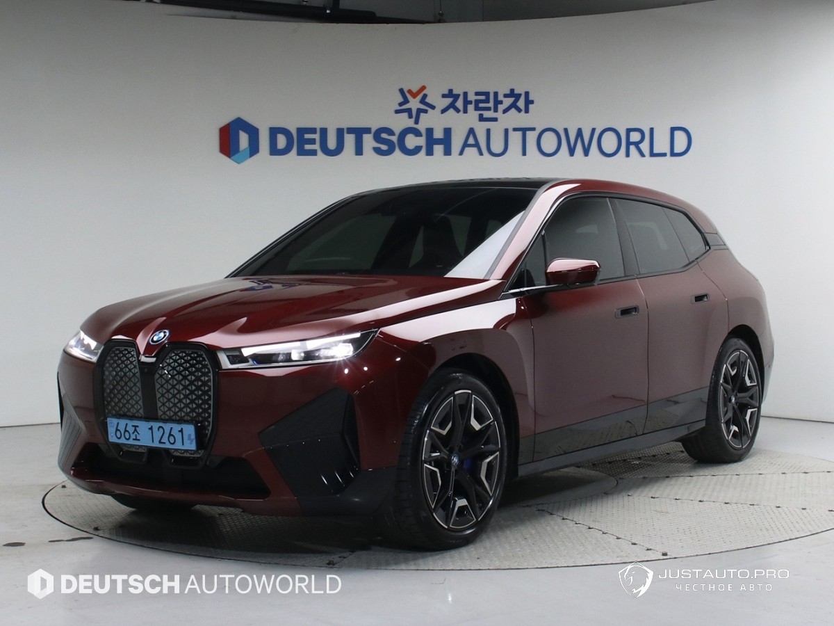 Автомобиль BMW iX