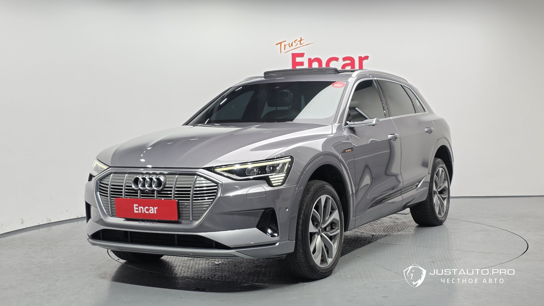 Автомобиль Audi e-tron