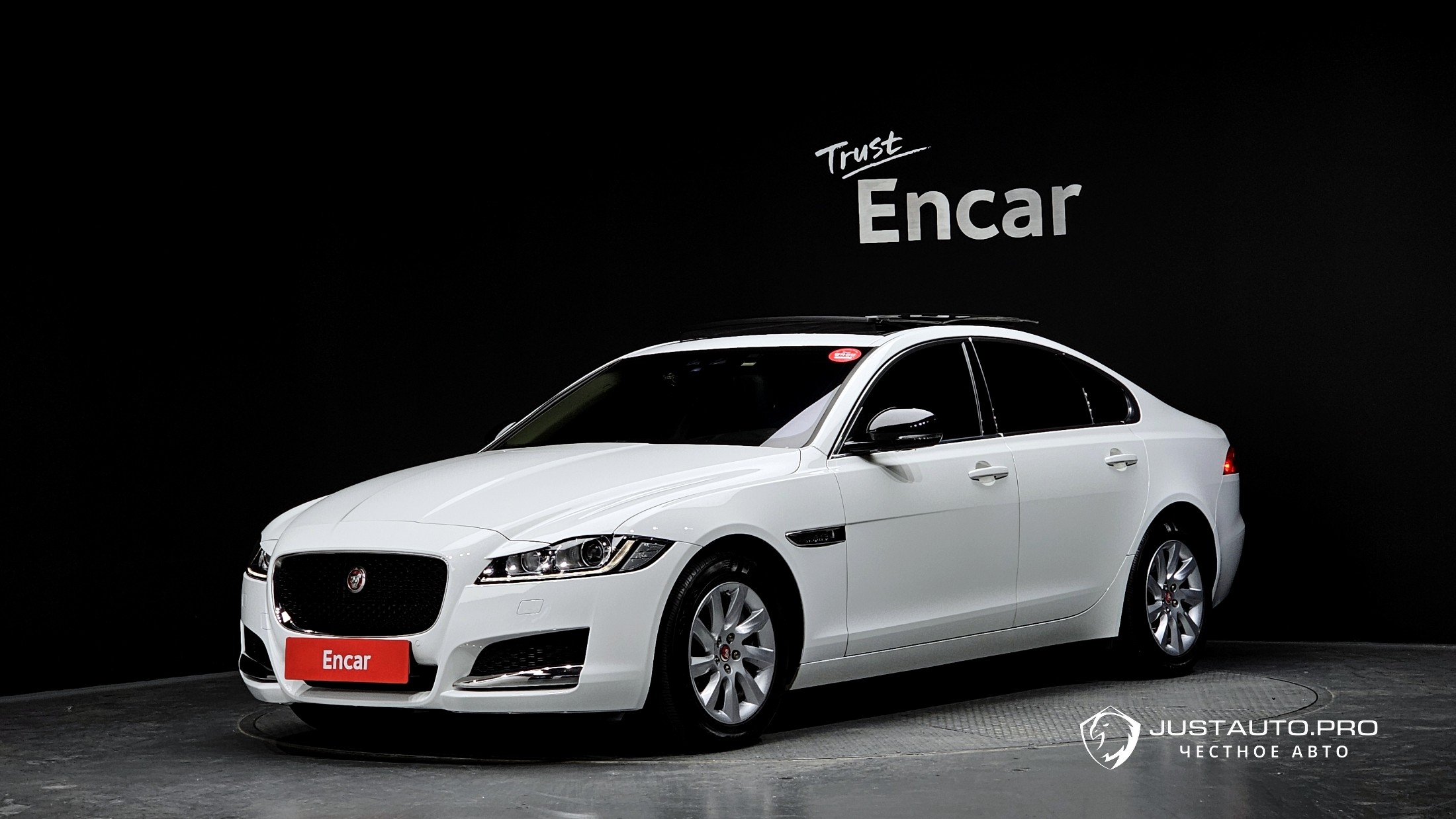 Автомобиль Jaguar XF