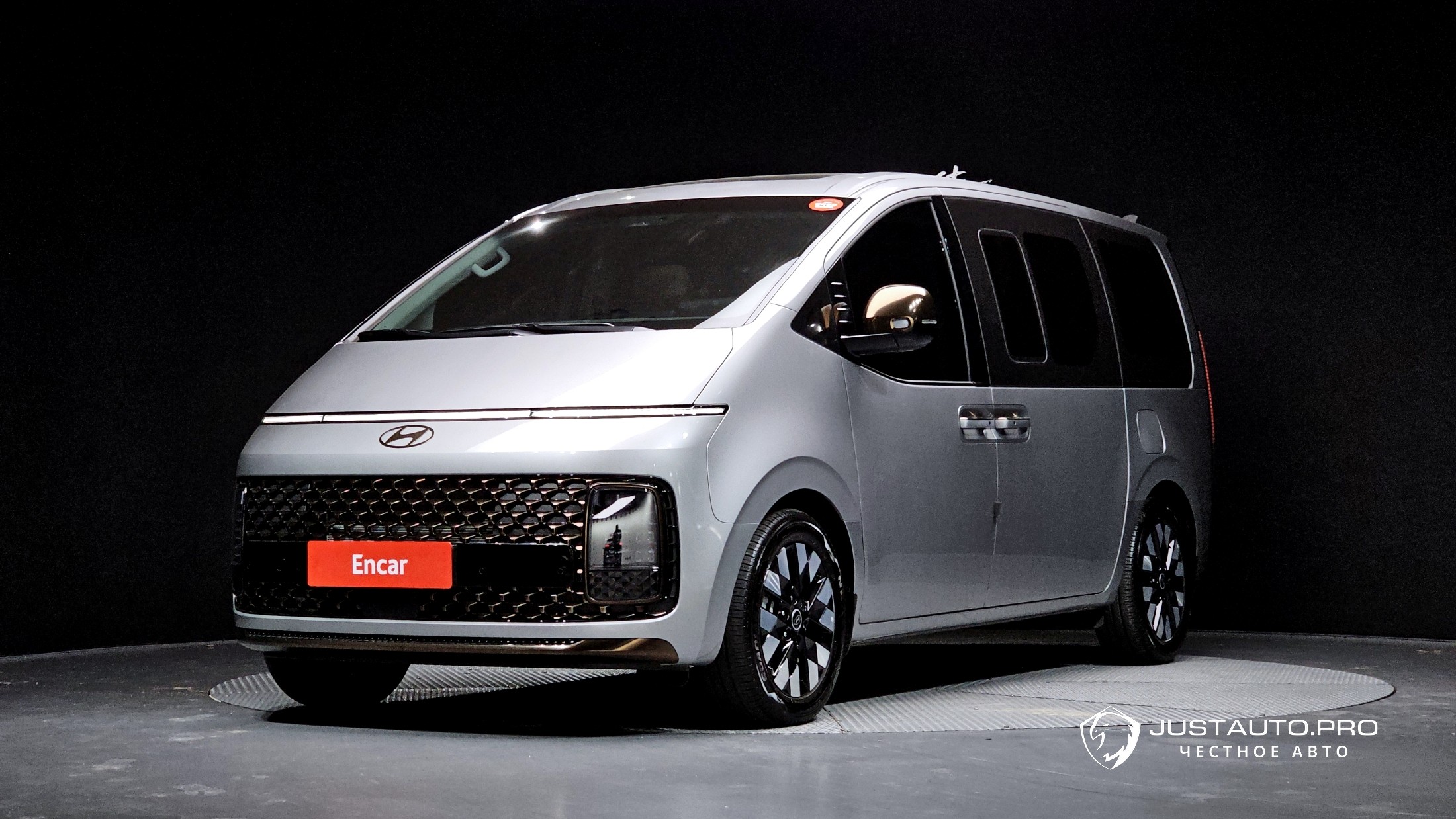 Автомобиль Hyundai Staria