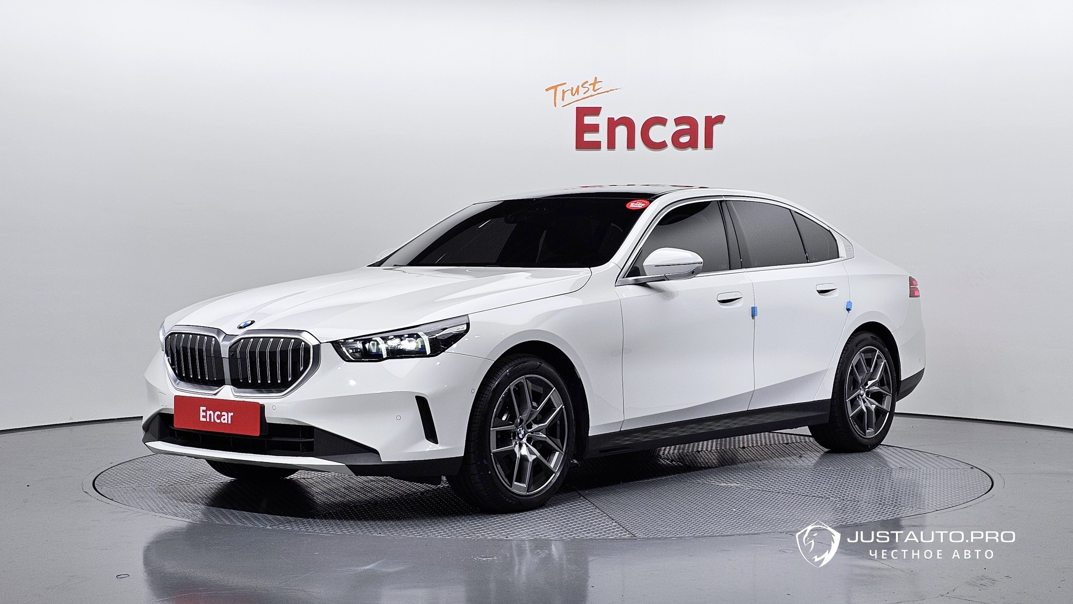 Автомобиль BMW 5-Series