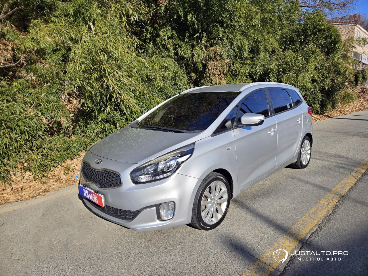 Автомобиль Kia Carens