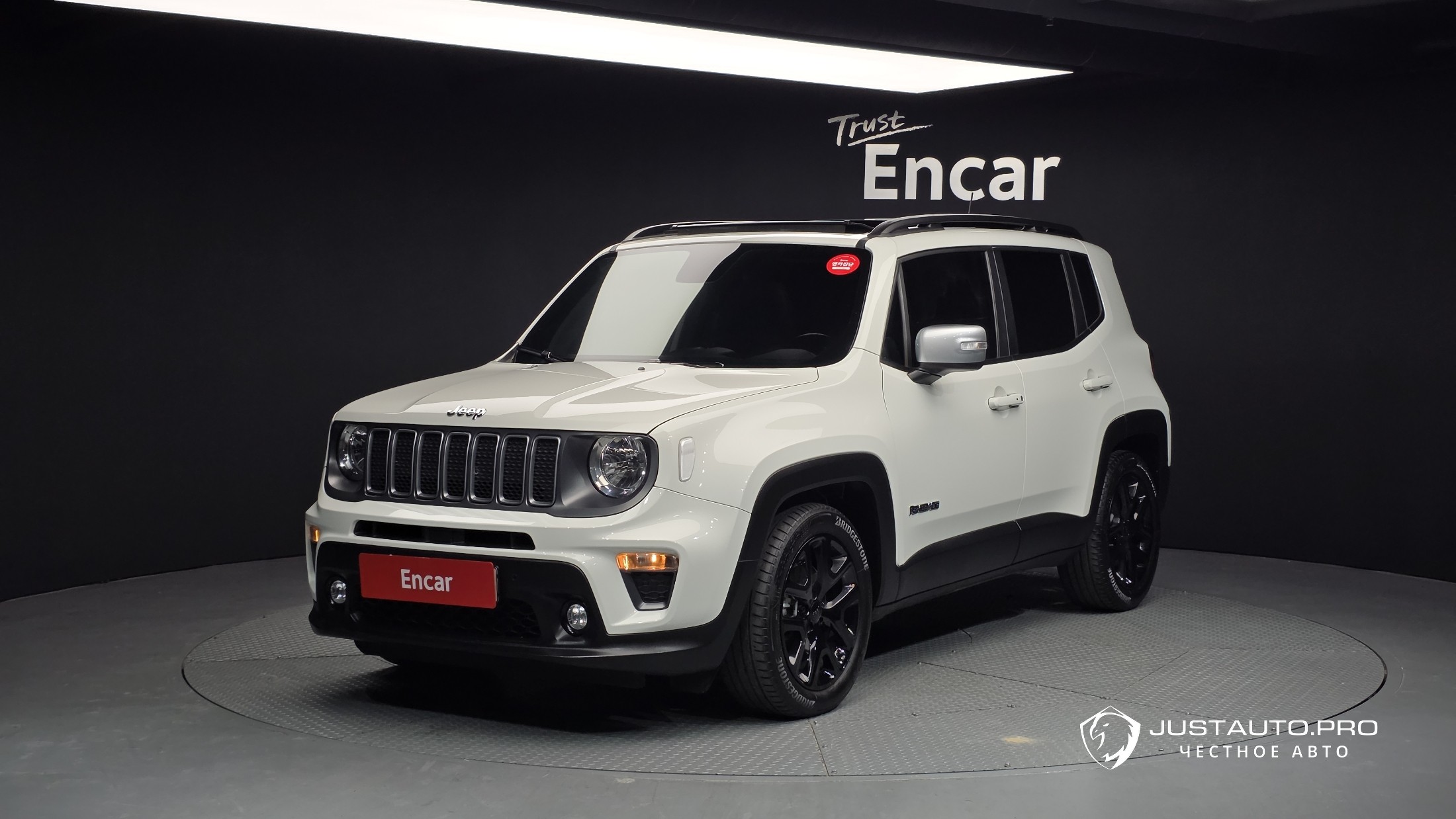 Автомобиль Jeep Renegade