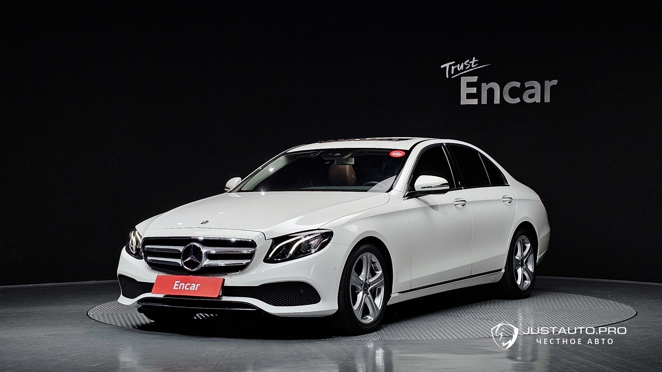 Автомобиль Mercedes-Benz E-Class