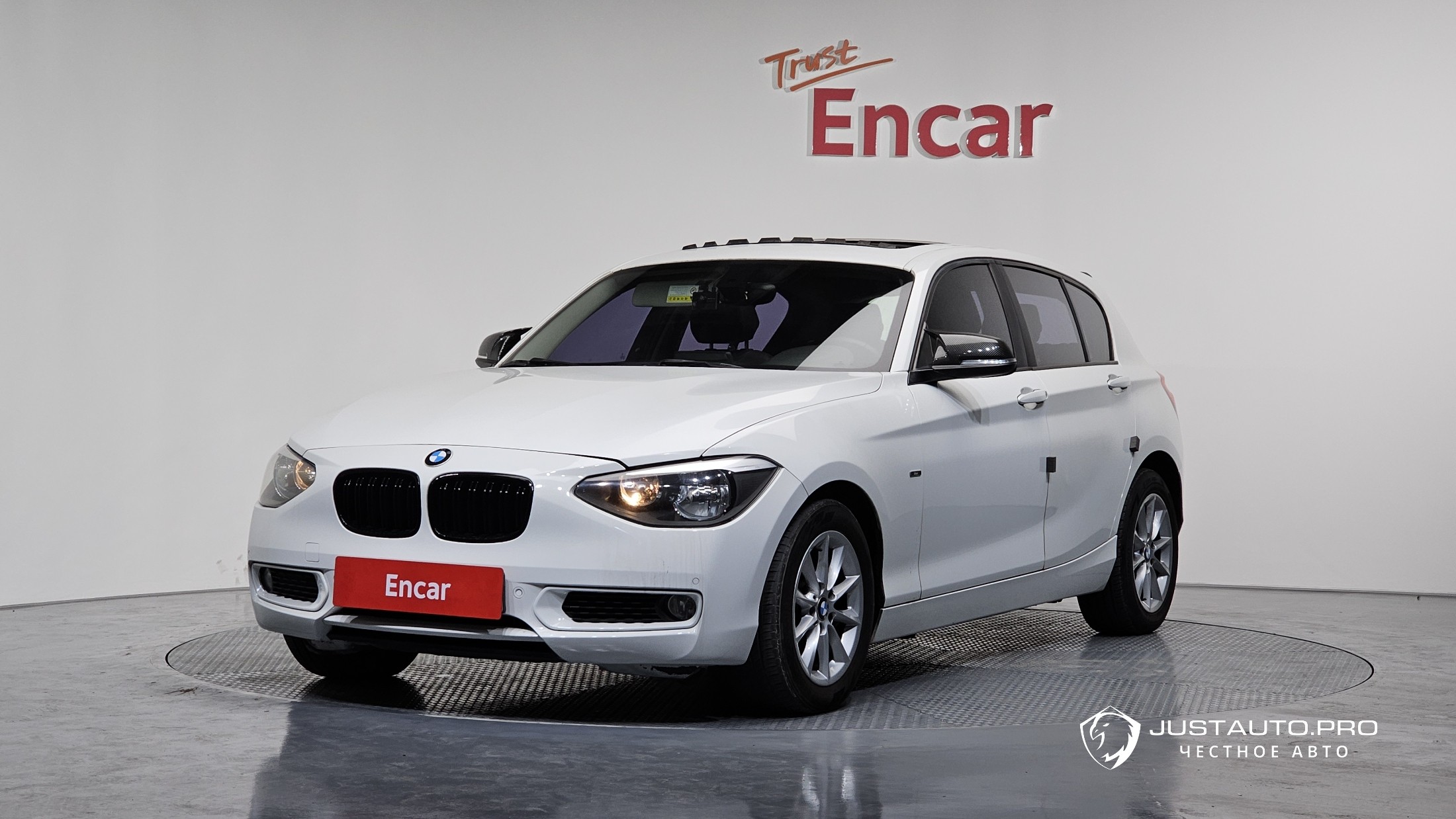 Автомобиль BMW 1-Series