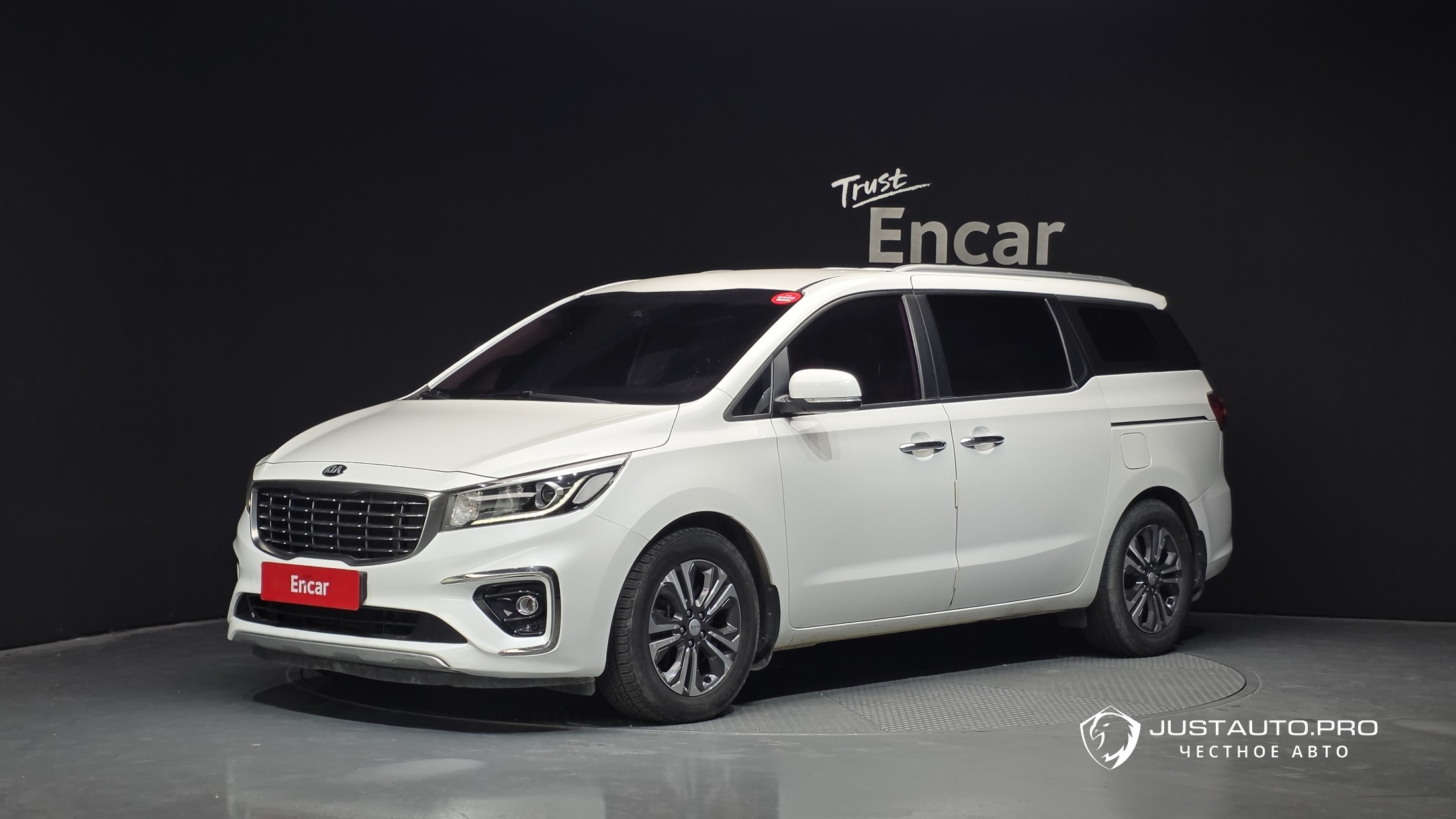 Автомобиль Kia Canival