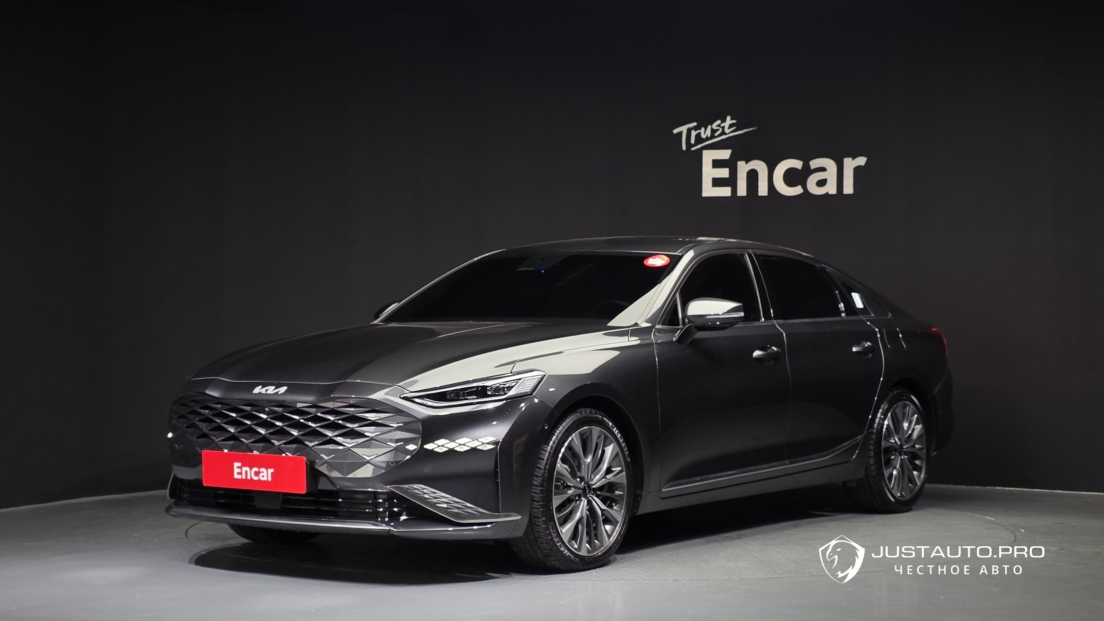 Автомобиль Kia K8