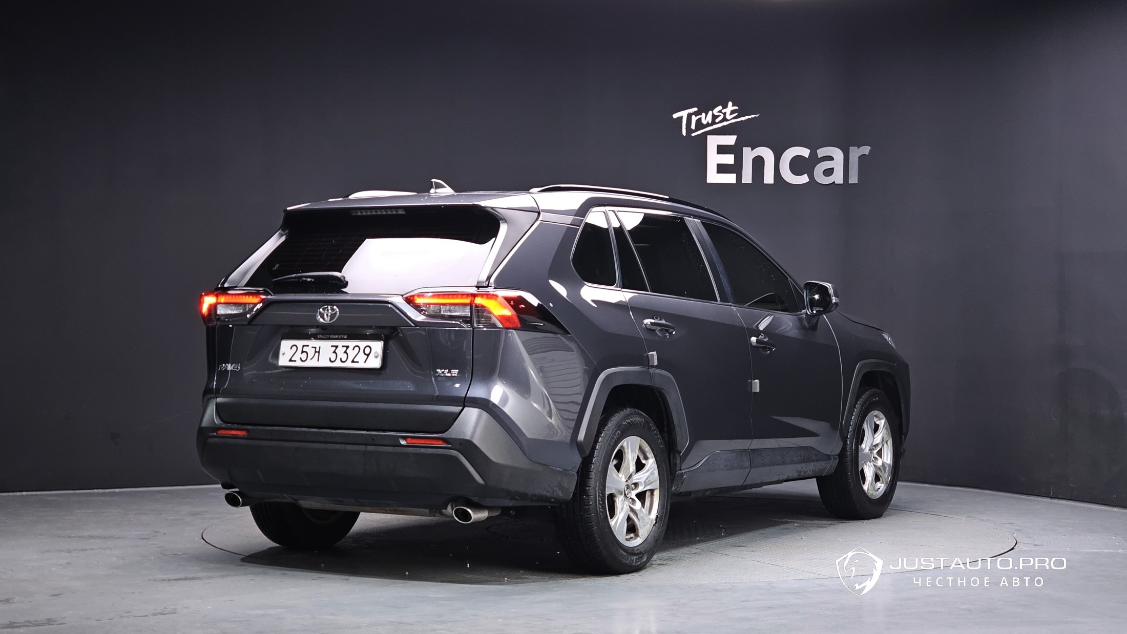 Автомобиль Toyota RAV4