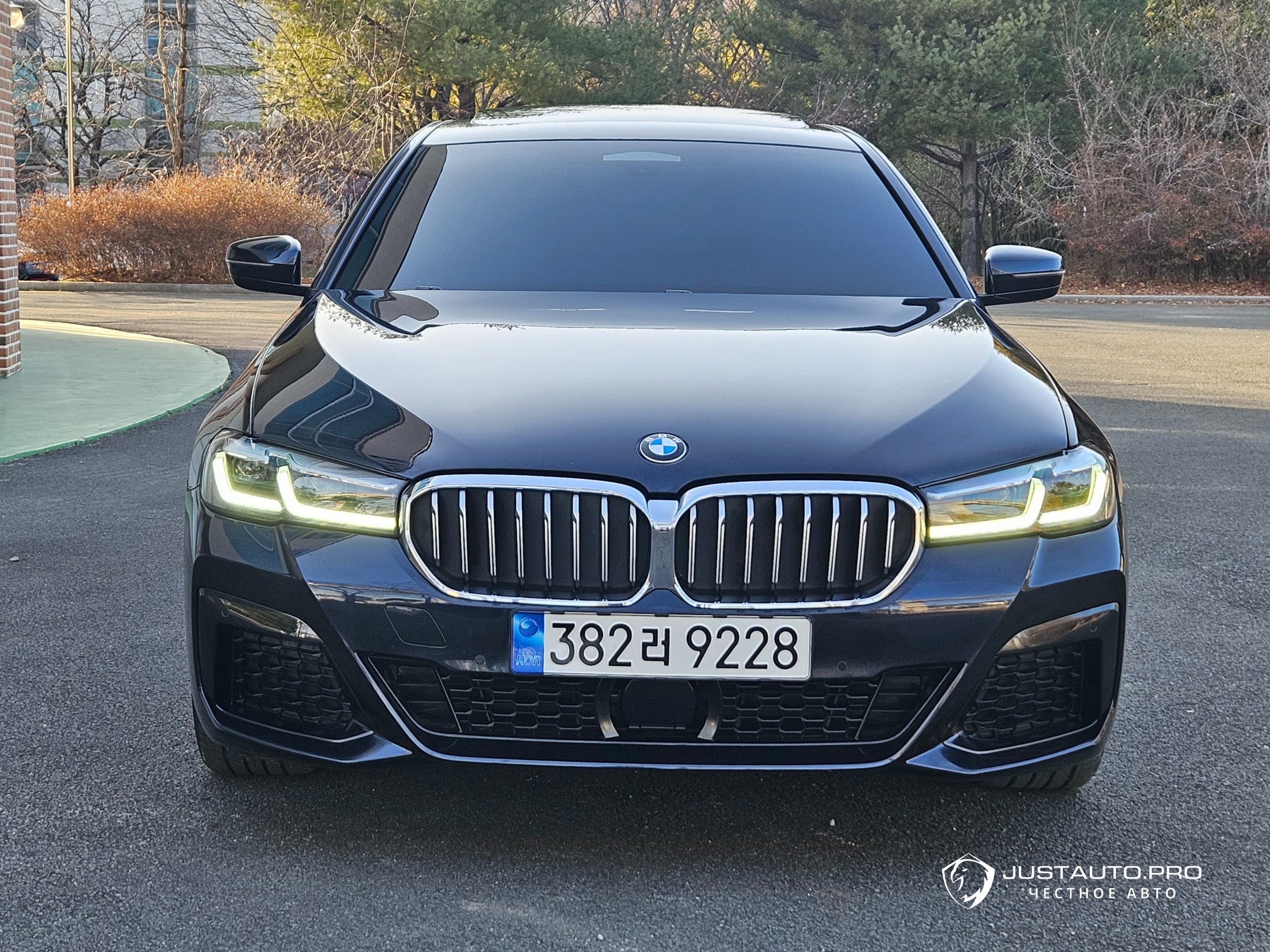 Автомобиль BMW 5-Series