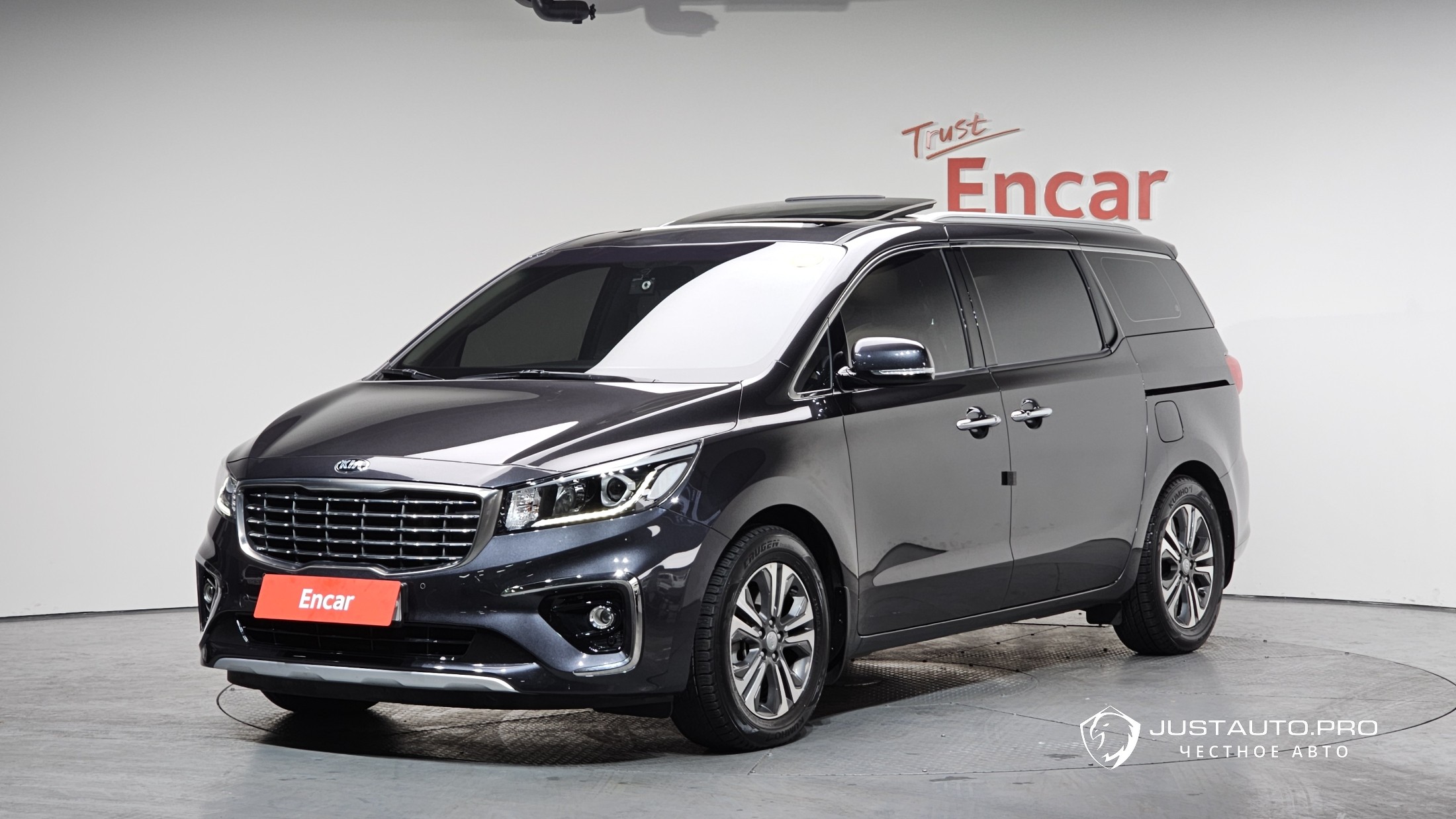 Автомобиль Kia Canival