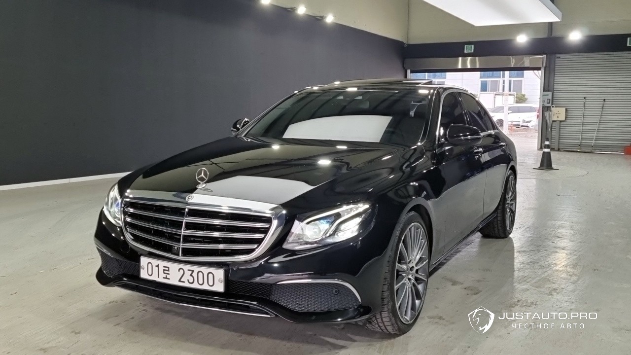 Автомобиль Mercedes-Benz E-Class