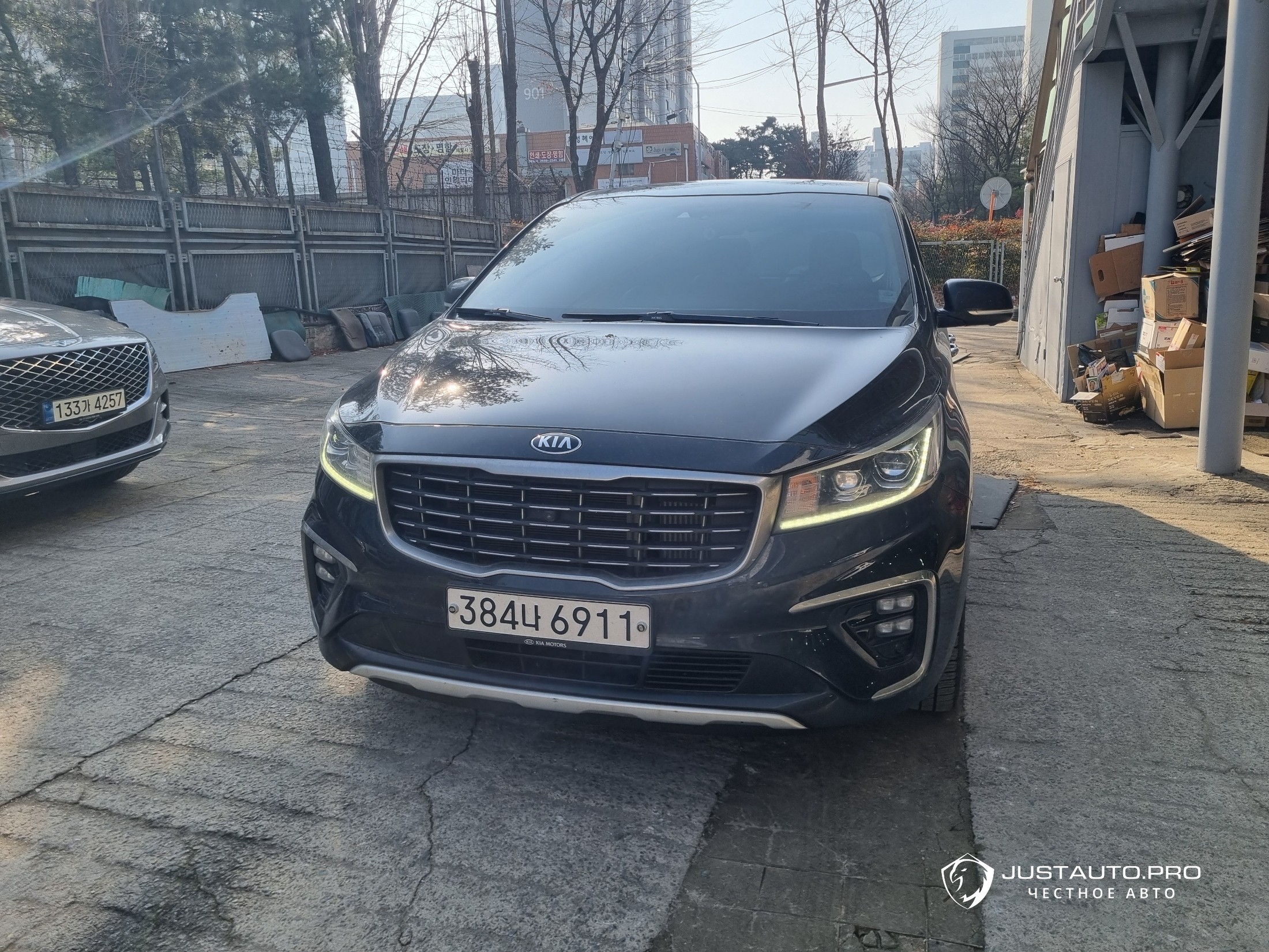Автомобиль Kia Canival