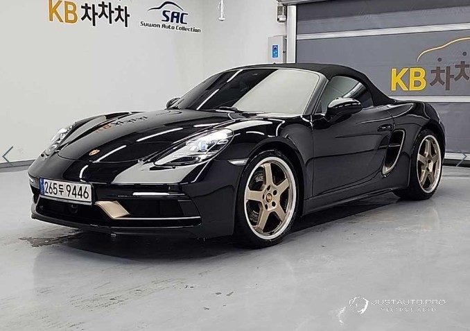 Автомобиль Porsche 718