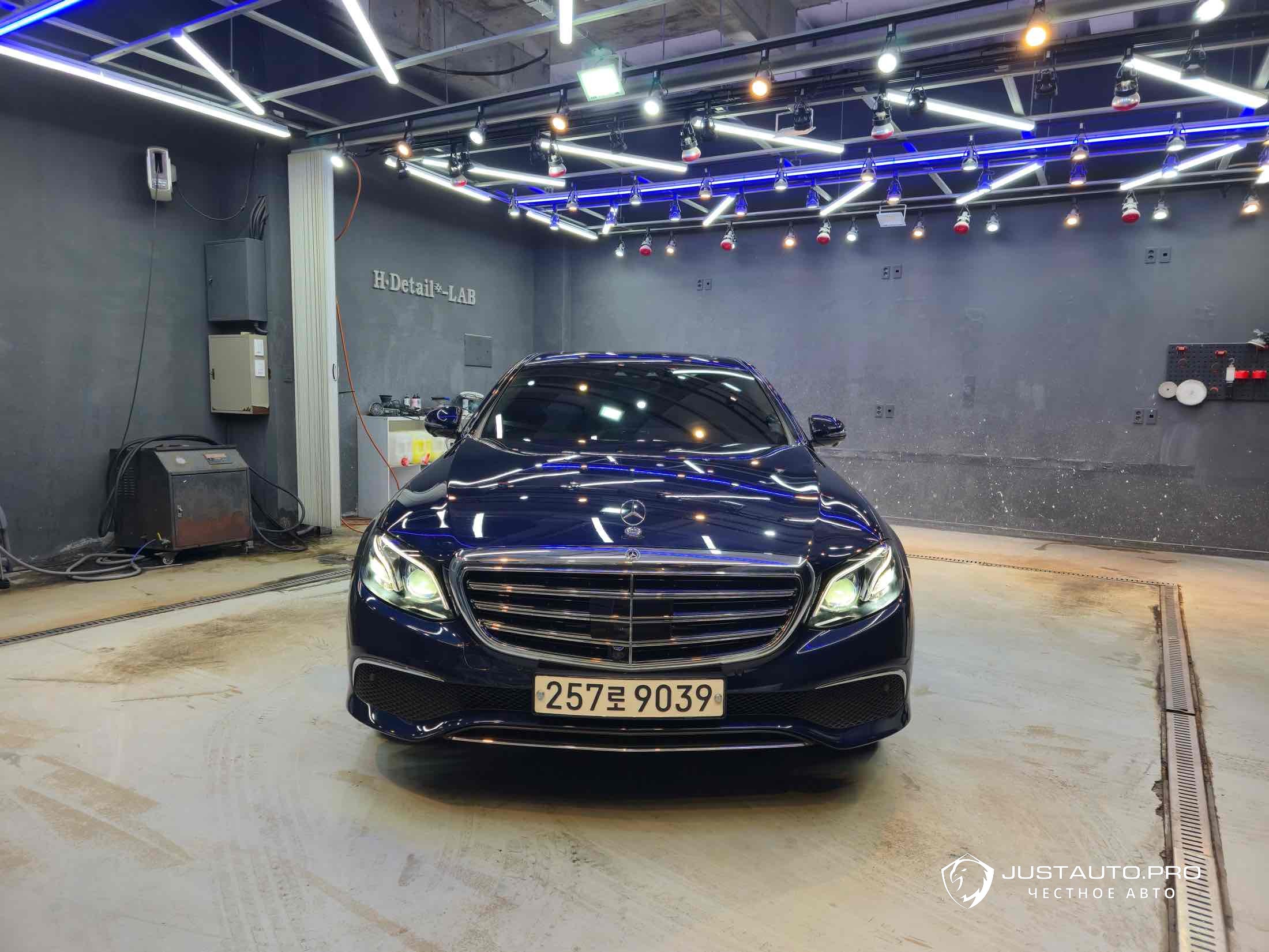Автомобиль Mercedes-Benz E-Class