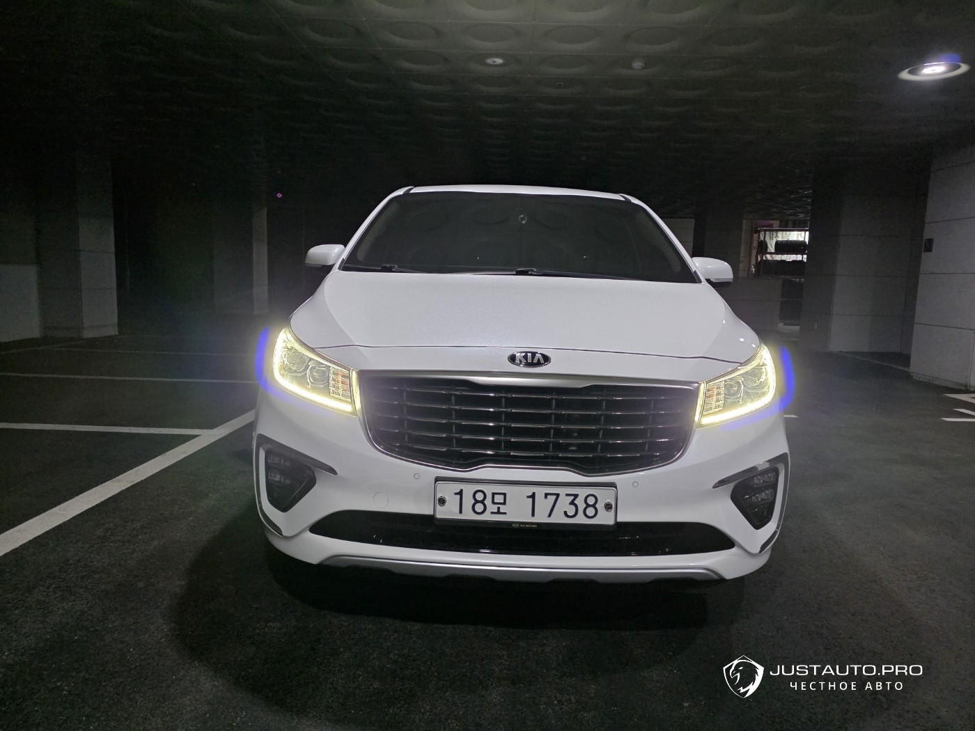 Автомобиль Kia Canival