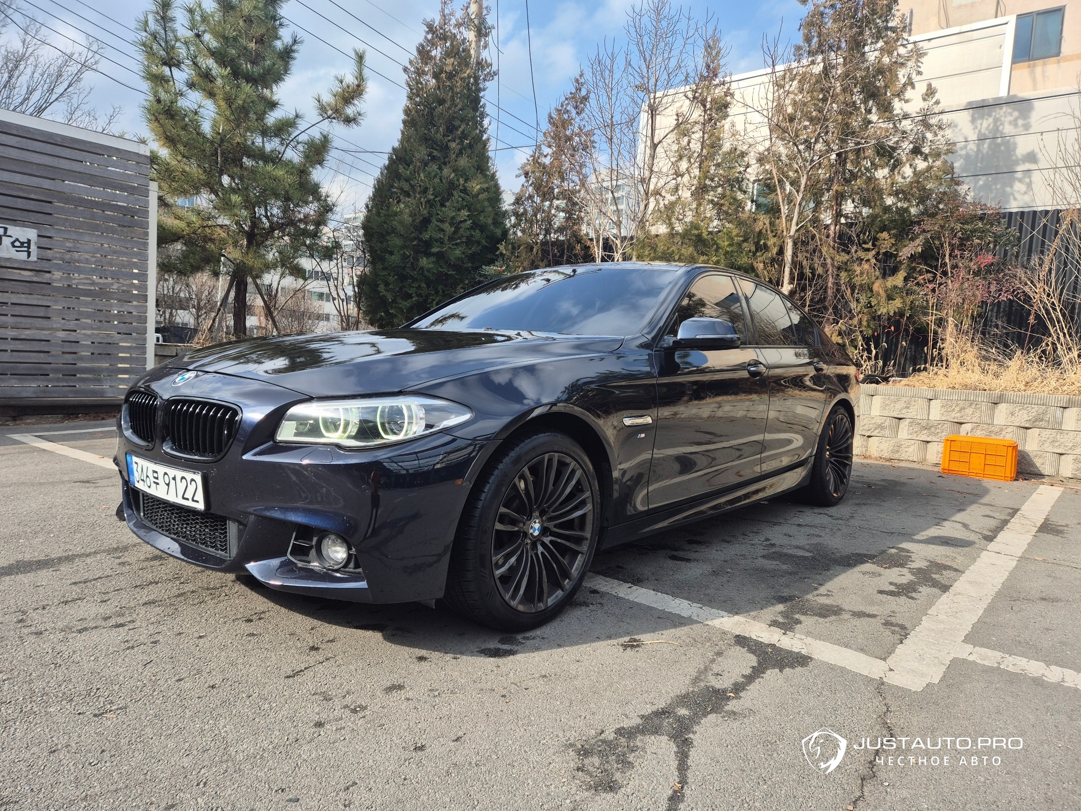 Автомобиль BMW 5-Series