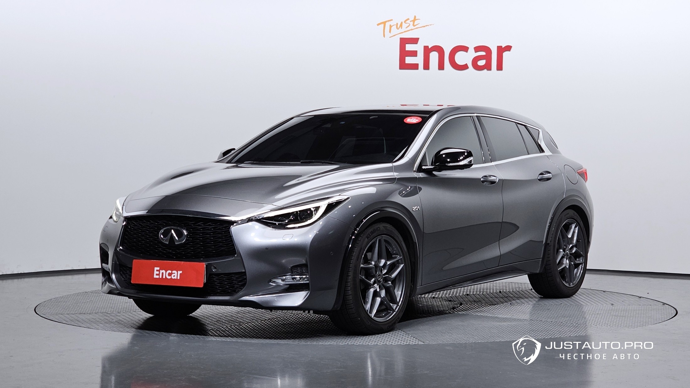 Автомобиль Infiniti Q30