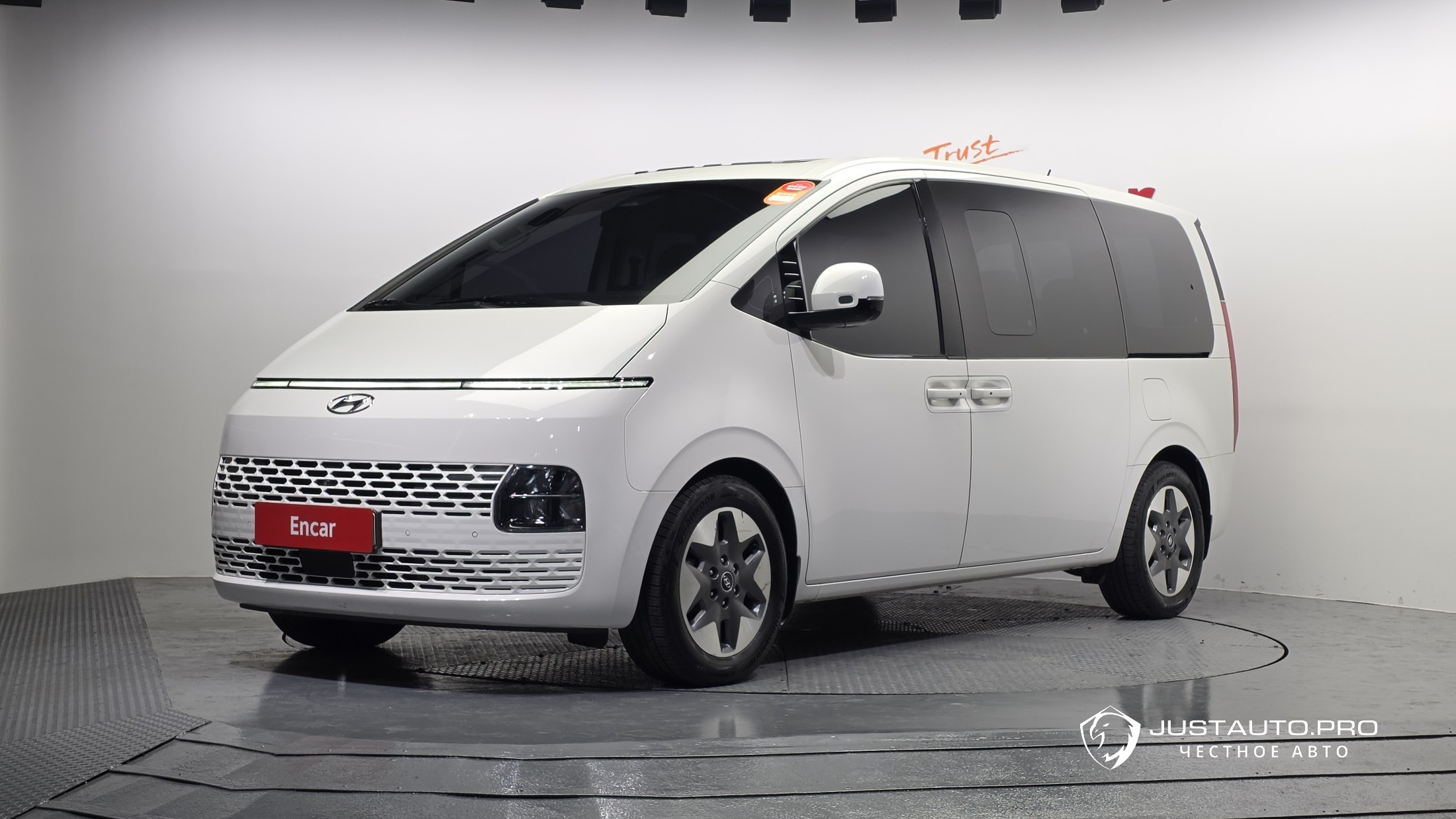 Автомобиль Hyundai Staria
