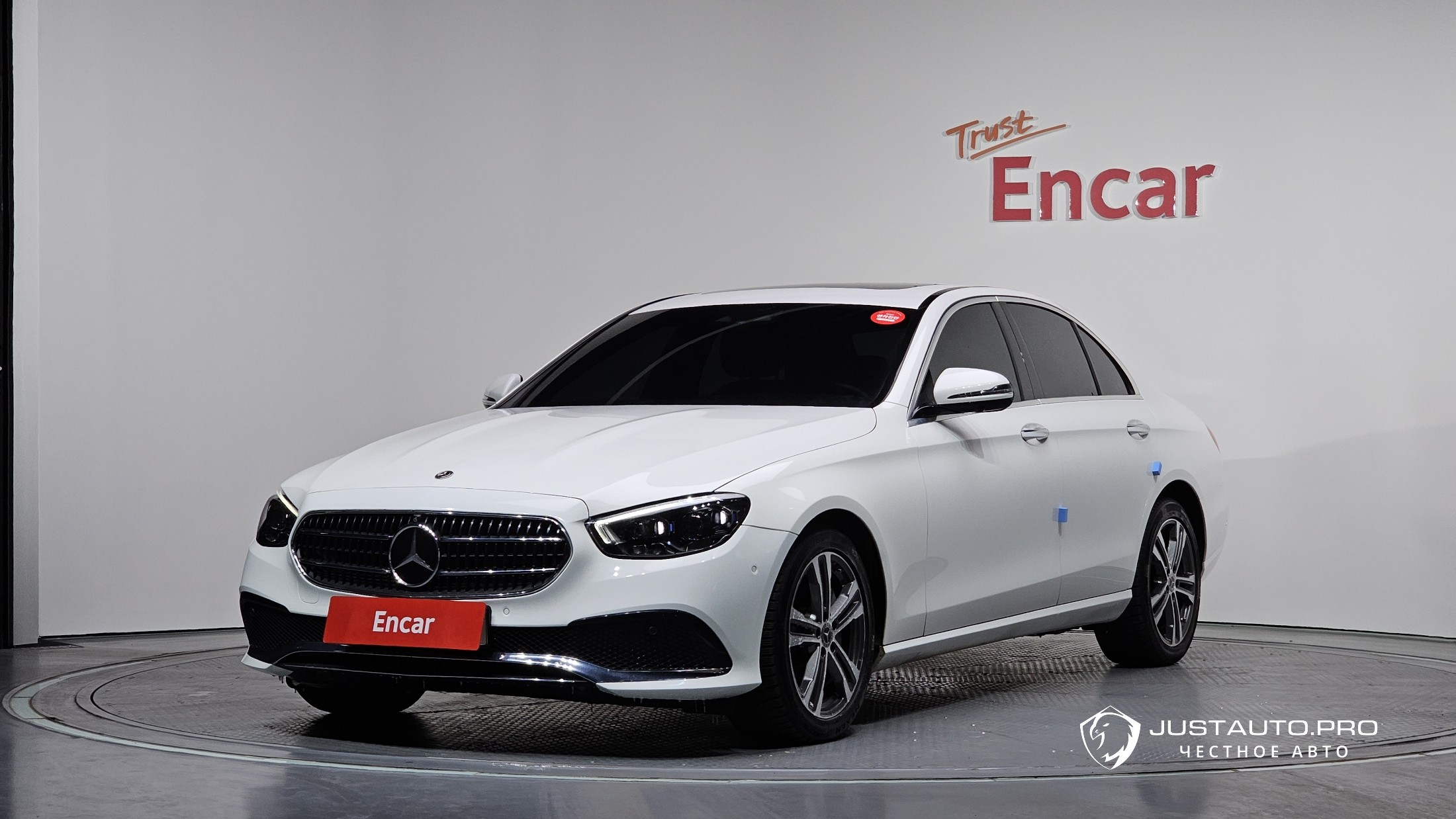 Автомобиль Mercedes-Benz E-Class