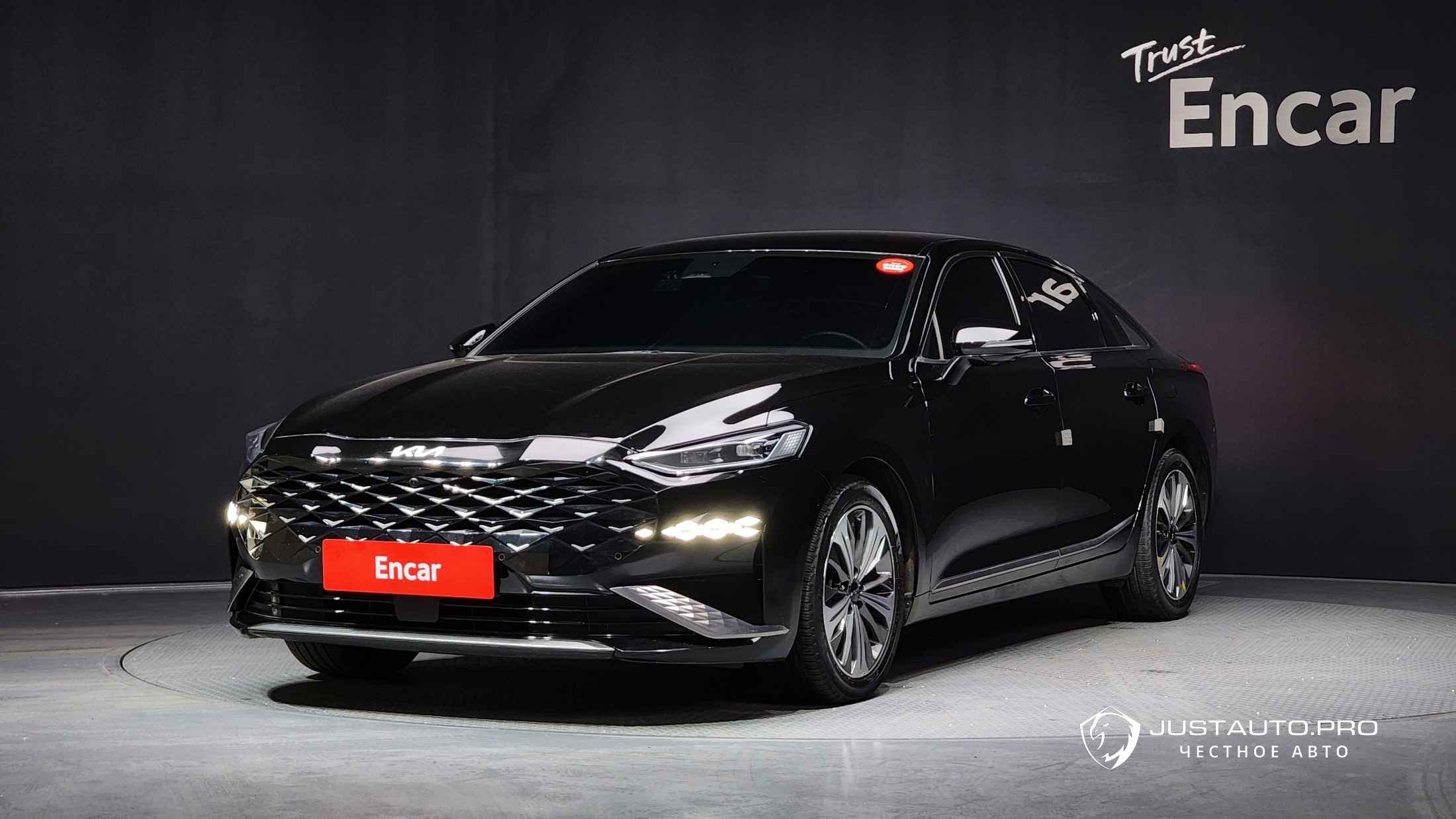 Автомобиль Kia K8