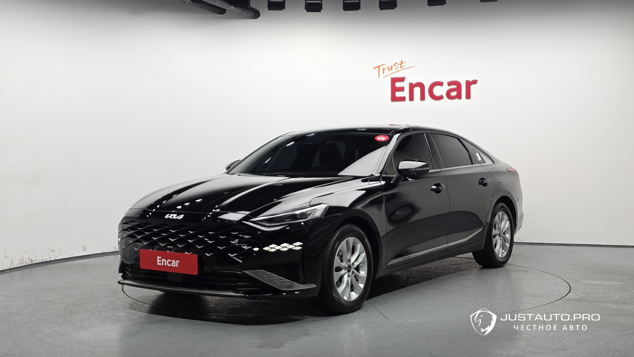 Автомобиль Kia K8