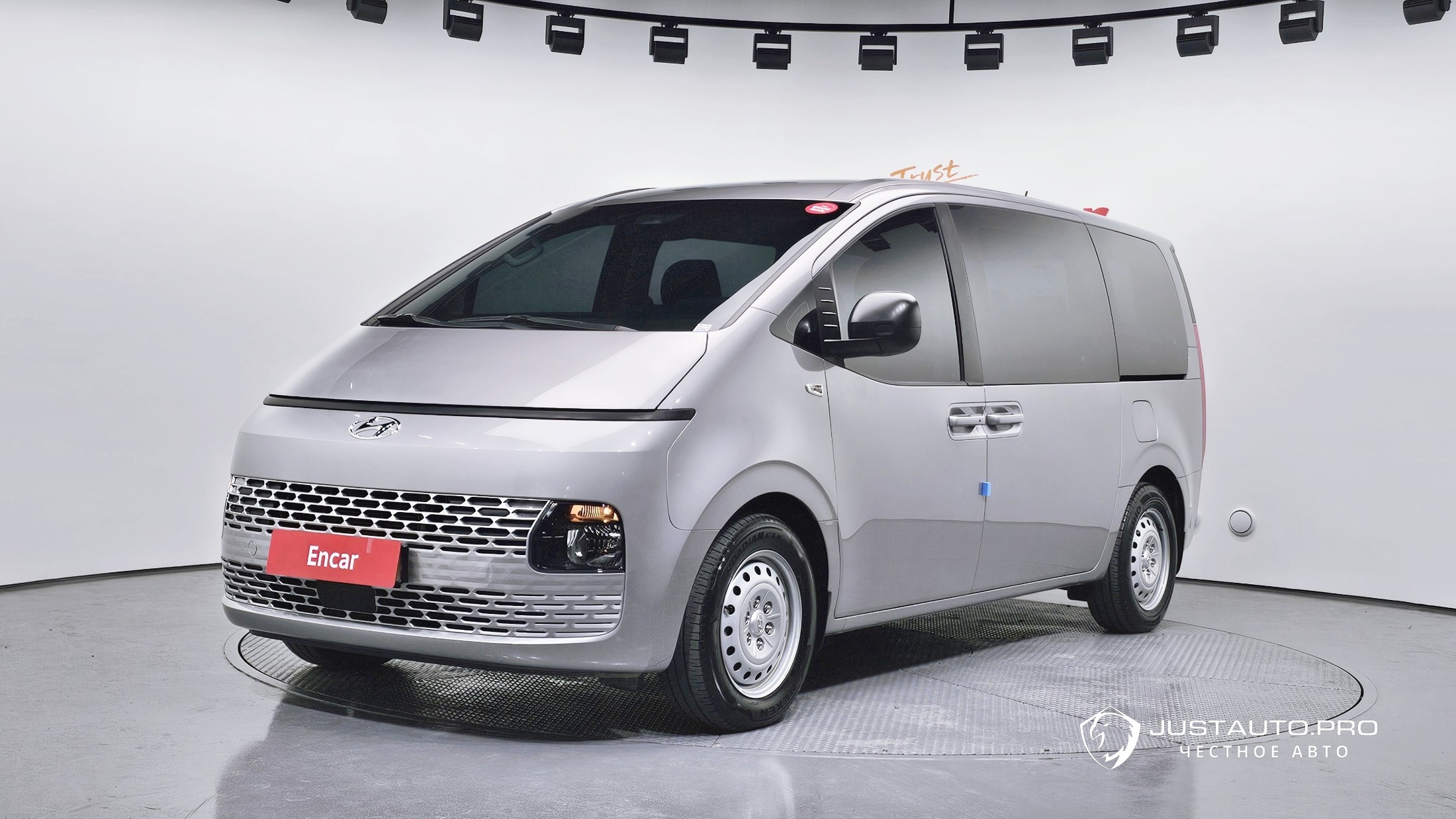 Автомобиль Hyundai Staria